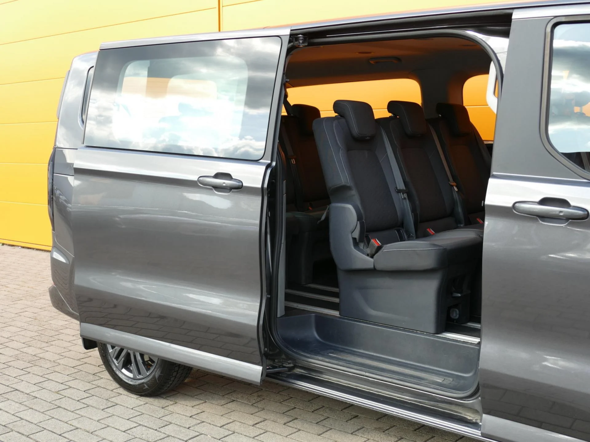FORD TOURNEO CUSTOM - Miniature 11 sur 38 - Cliquer pour voir cette photo