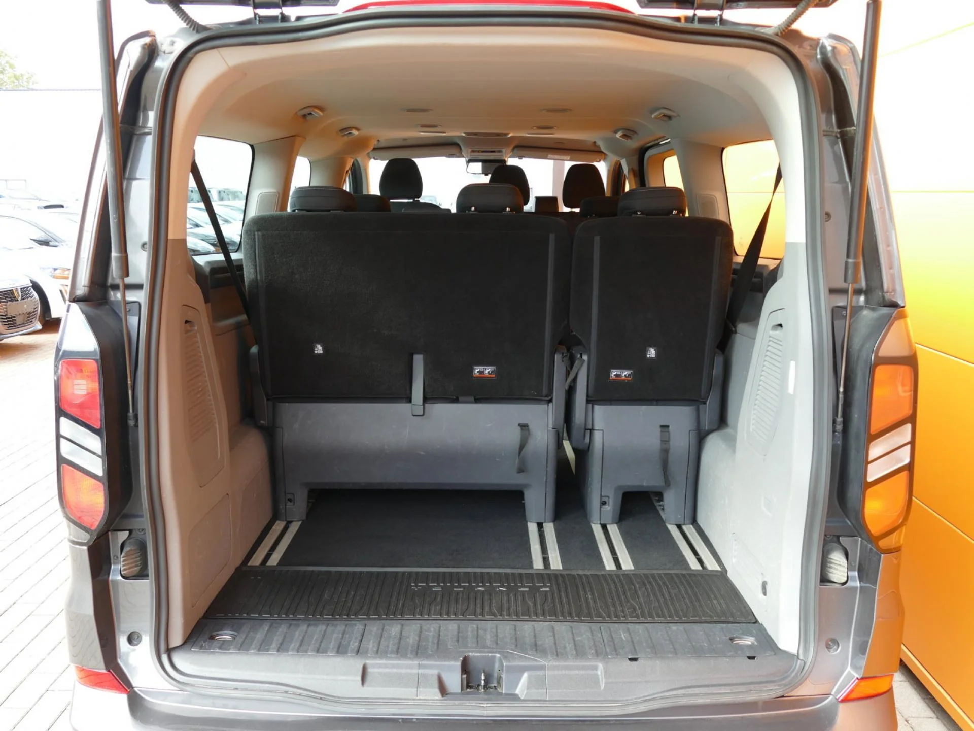 FORD TOURNEO - Miniature 10 sur 38 - Cliquer pour voir cette photo