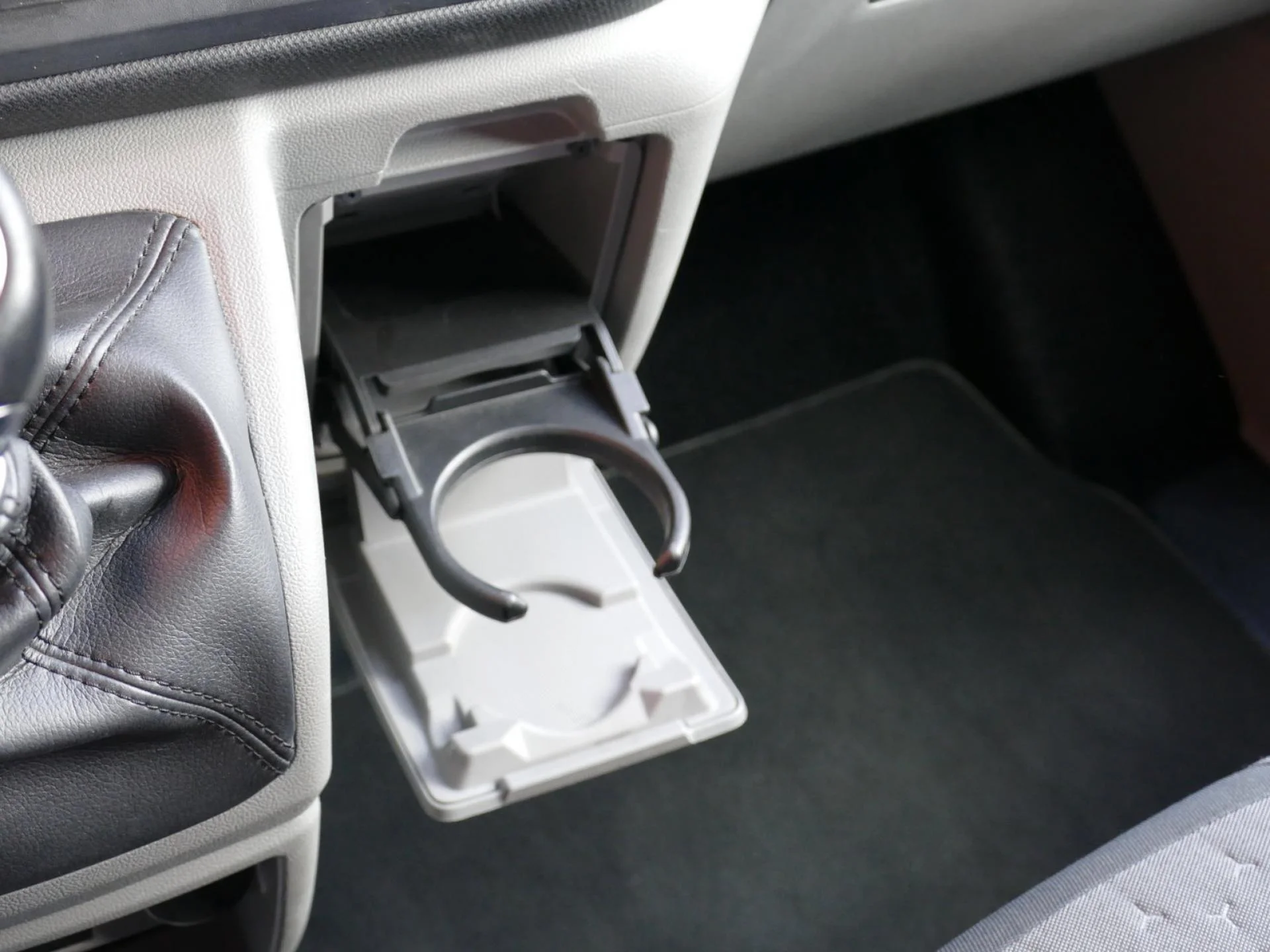 FORD TOURNEO - Miniature 26 sur 38 - Cliquer pour voir cette photo