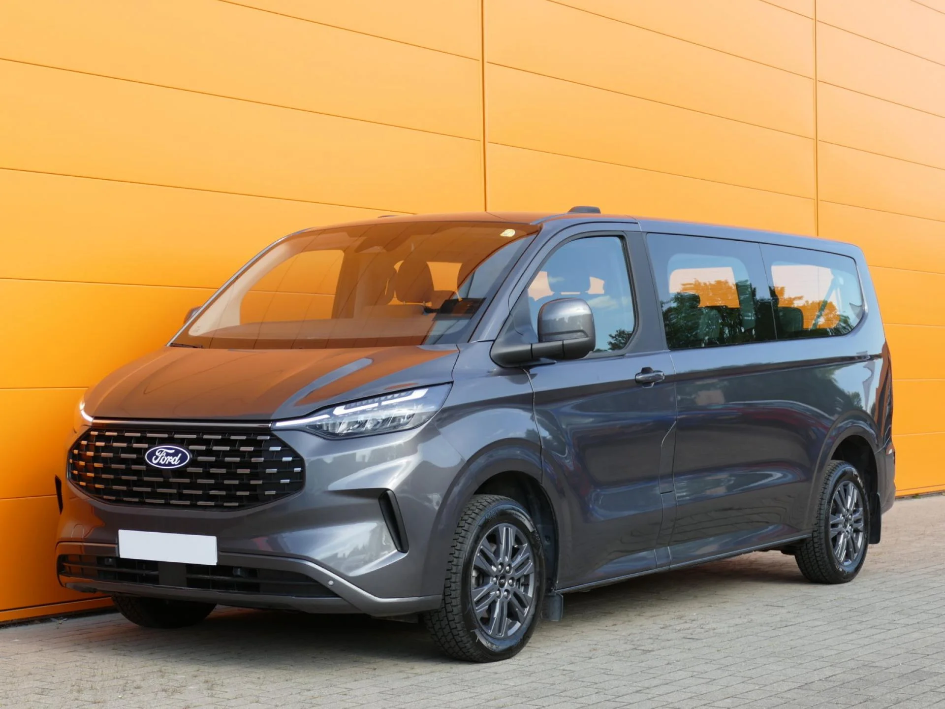 FORD TOURNEO - Miniature 3 sur 38 - Cliquer pour voir cette photo