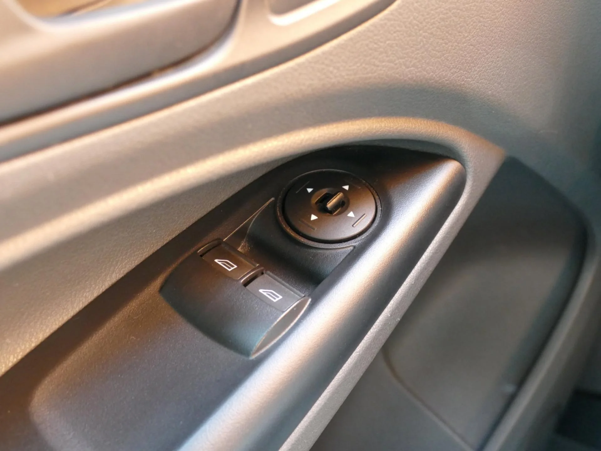 FORD TRANSIT CONNECT/TOURNEO CONNECT - Miniature 23 sur 32 - Cliquer pour voir cette photo