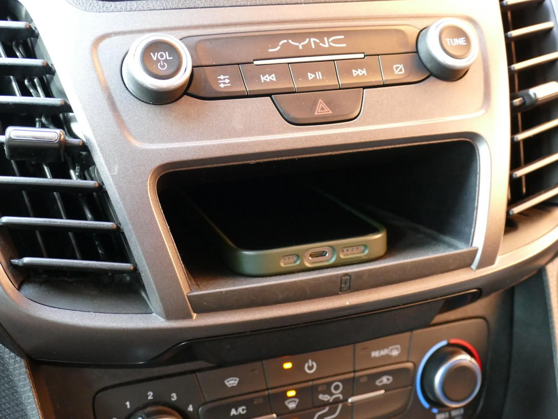 FORD TRANSIT CONNECT/TOURNEO CONNECT - Miniature 16 sur 32 - Cliquer pour voir cette photo