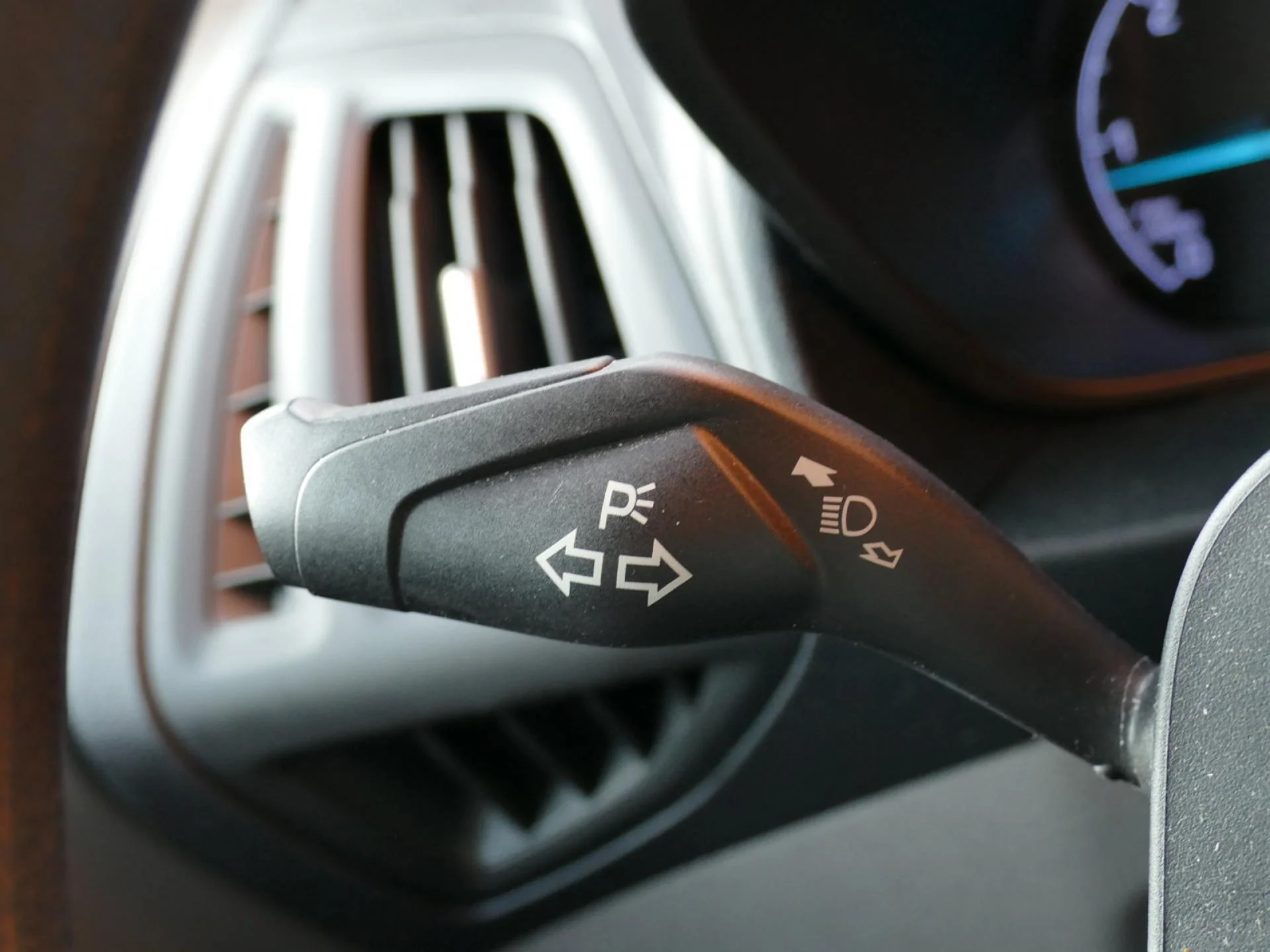 FORD TRANSIT CONNECT/TOURNEO CONNECT - Miniature 24 sur 32 - Cliquer pour voir cette photo
