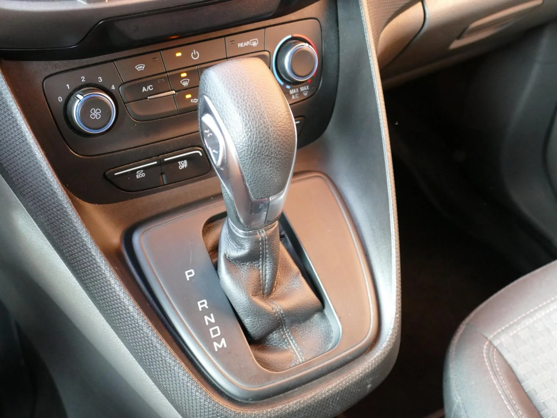 FORD TRANSIT CONNECT/TOURNEO CONNECT - Miniature 18 sur 32 - Cliquer pour voir cette photo