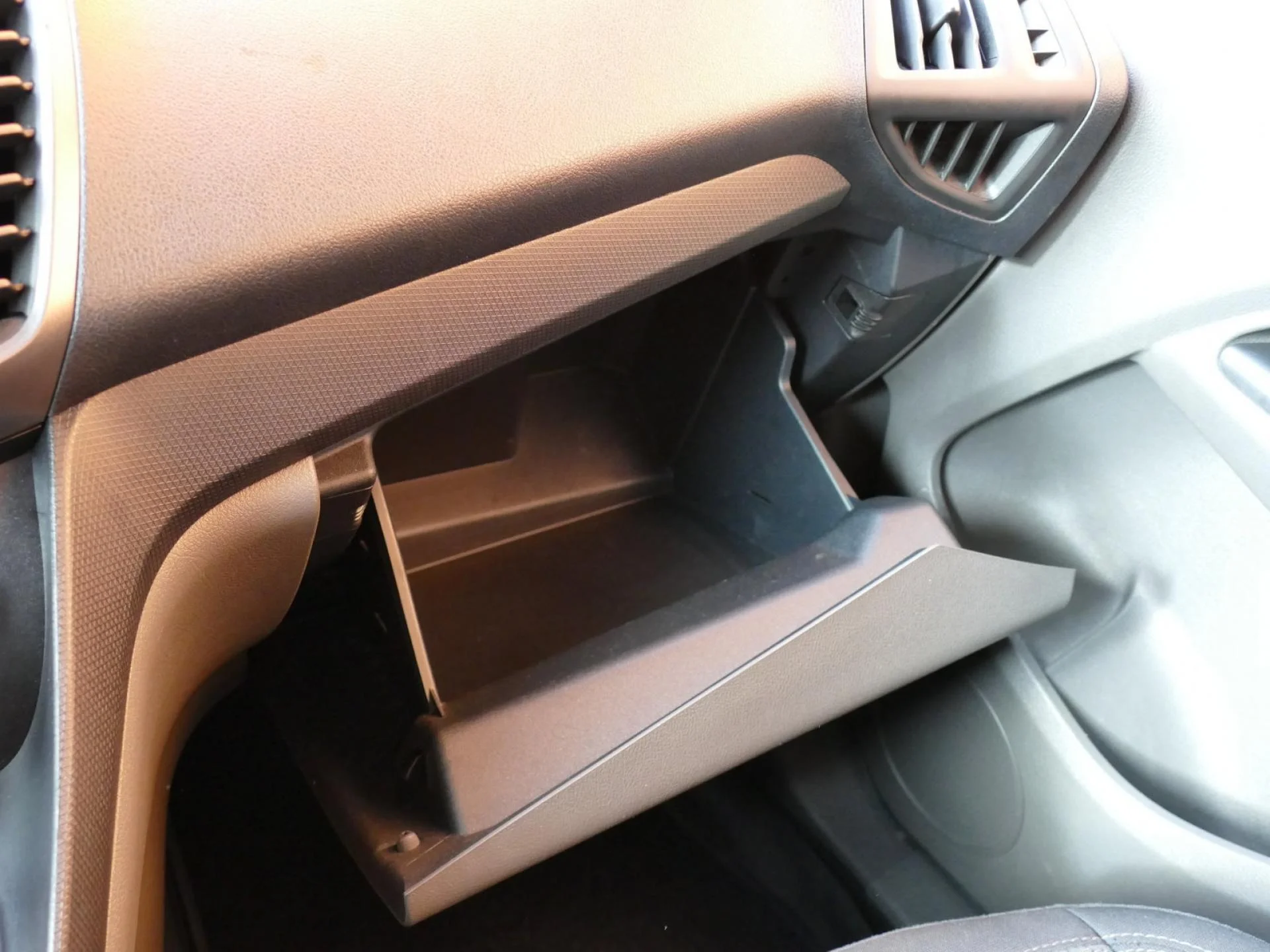 FORD TRANSIT CONNECT/TOURNEO CONNECT - Miniature 21 sur 32 - Cliquer pour voir cette photo