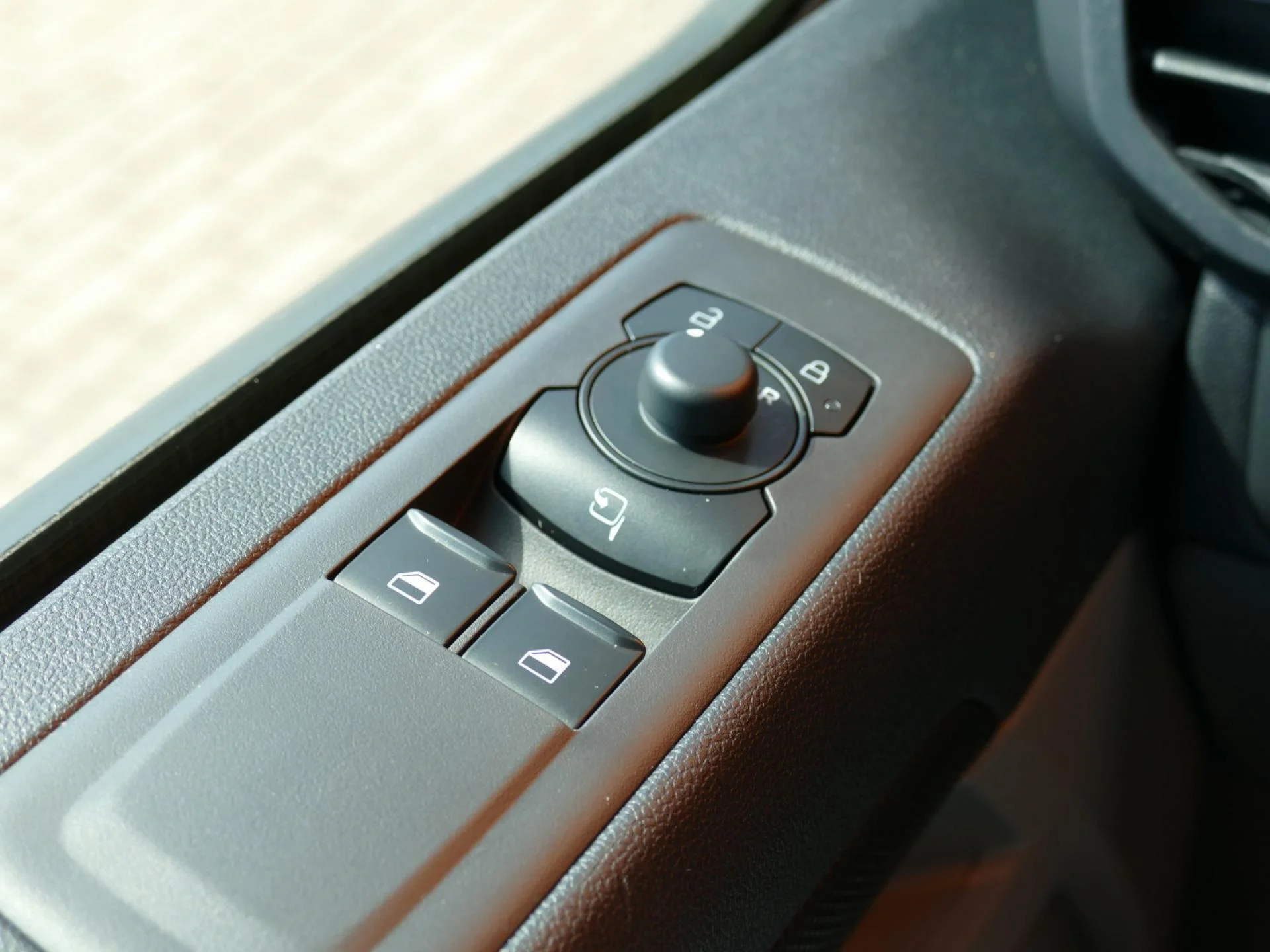 FORD TRANSIT CUSTOM - Miniature 24 sur 36 - Cliquer pour voir cette photo