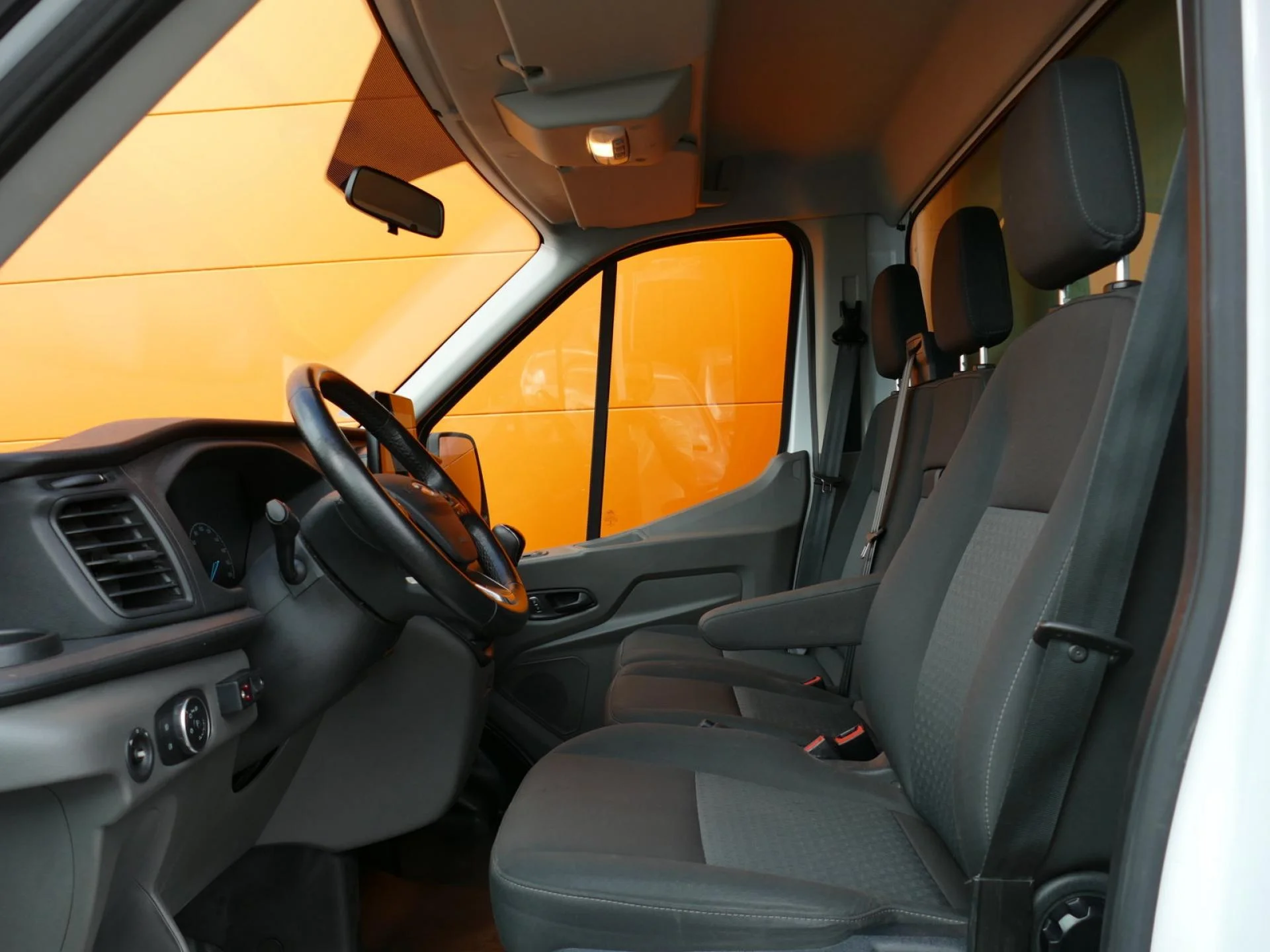 FORD TRANSIT - Miniature 9 sur 32 - Cliquer pour voir cette photo