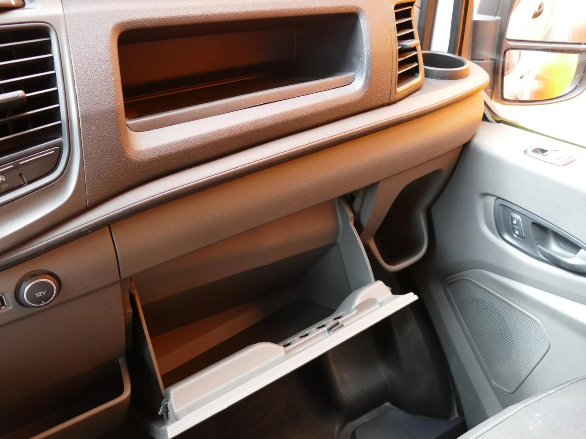FORD TRANSIT - Miniature 20 sur 32 - Cliquer pour voir cette photo