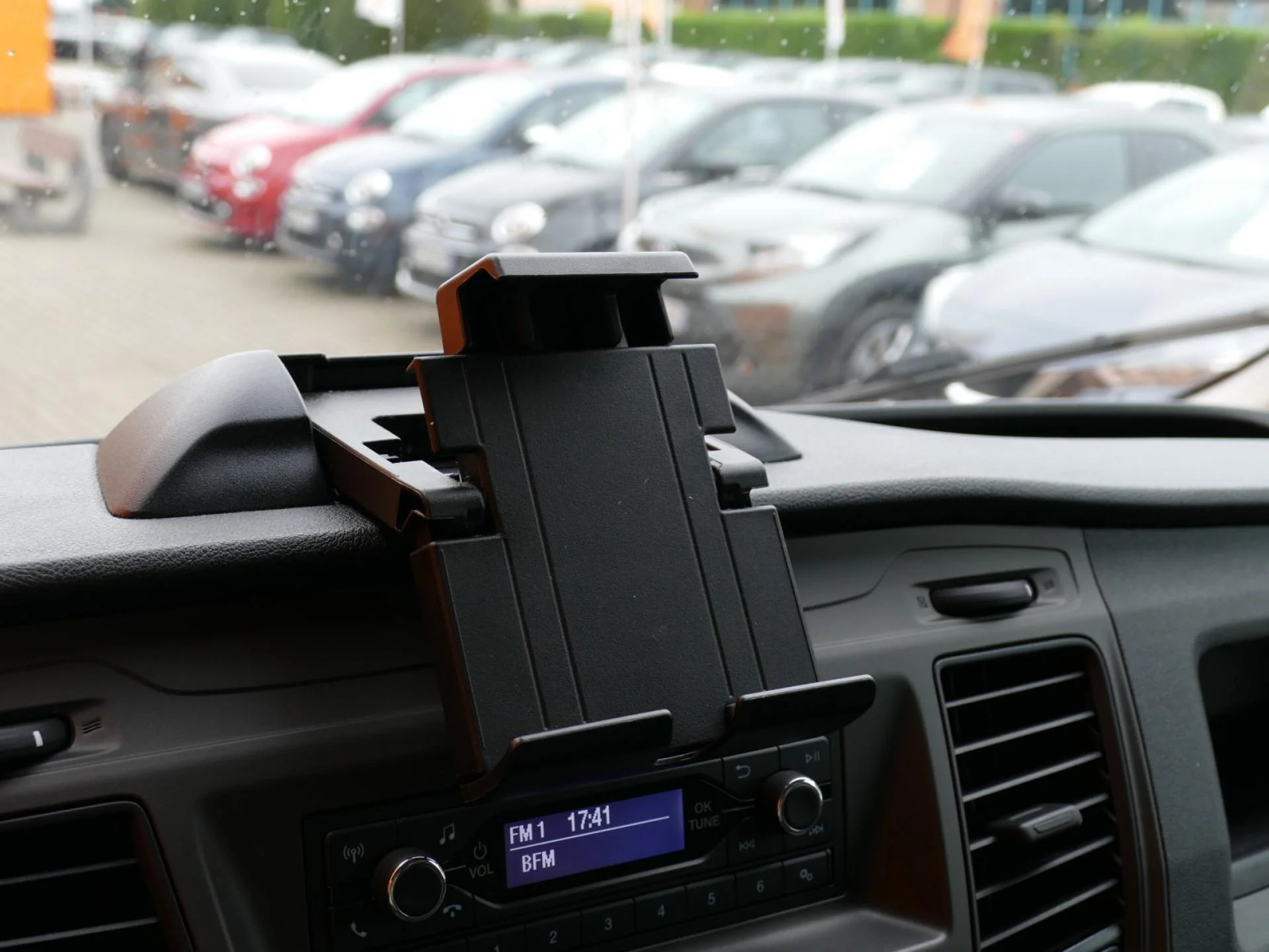 FORD TRANSIT - Miniature 18 sur 32 - Cliquer pour voir cette photo