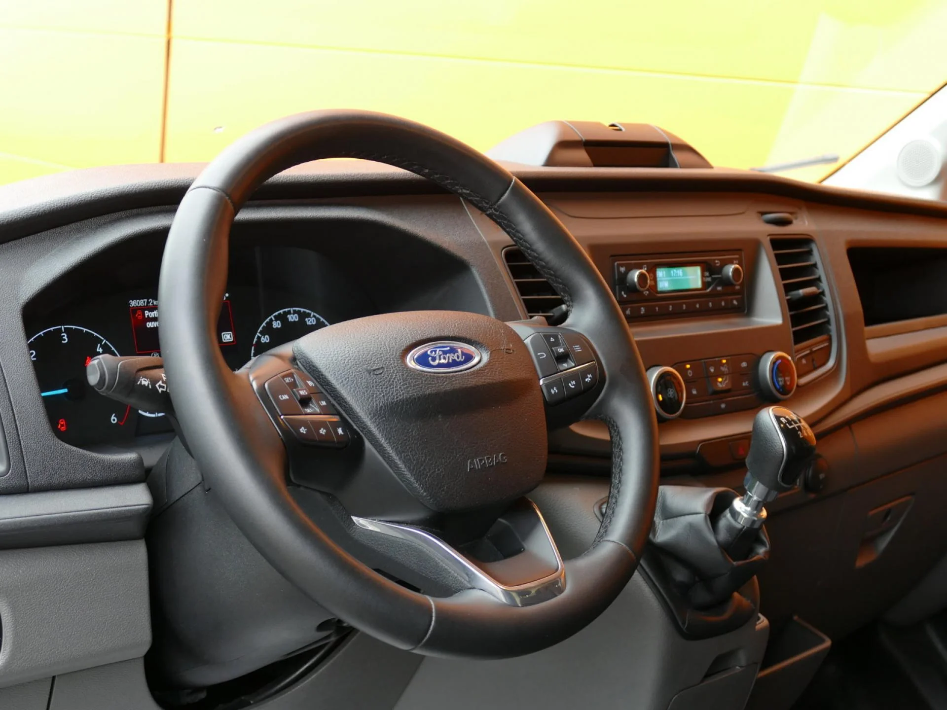 FORD TRANSIT - Miniature 11 sur 32 - Cliquer pour voir cette photo