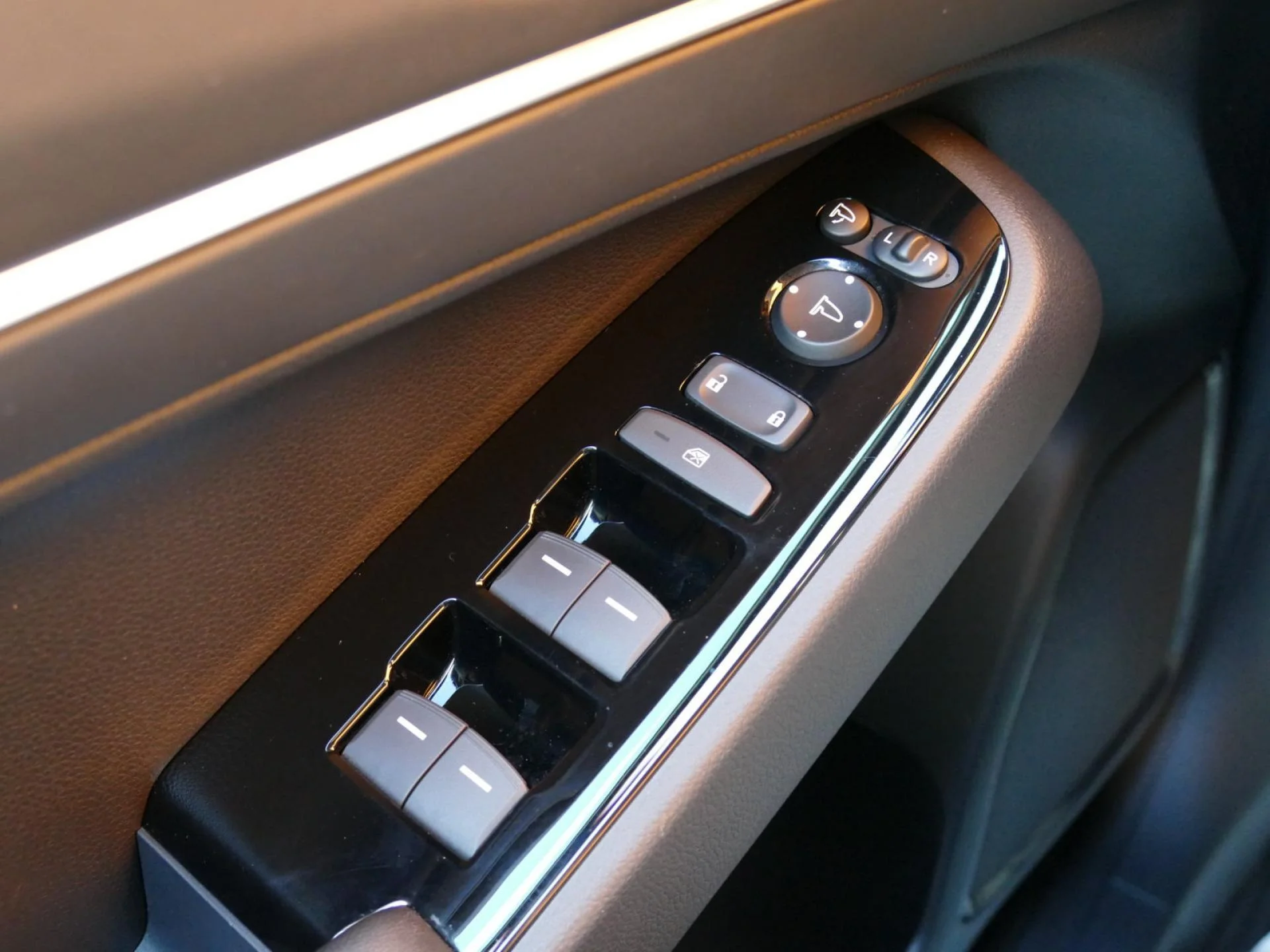 HONDA HR-V - Miniature 28 sur 37 - Cliquer pour voir cette photo