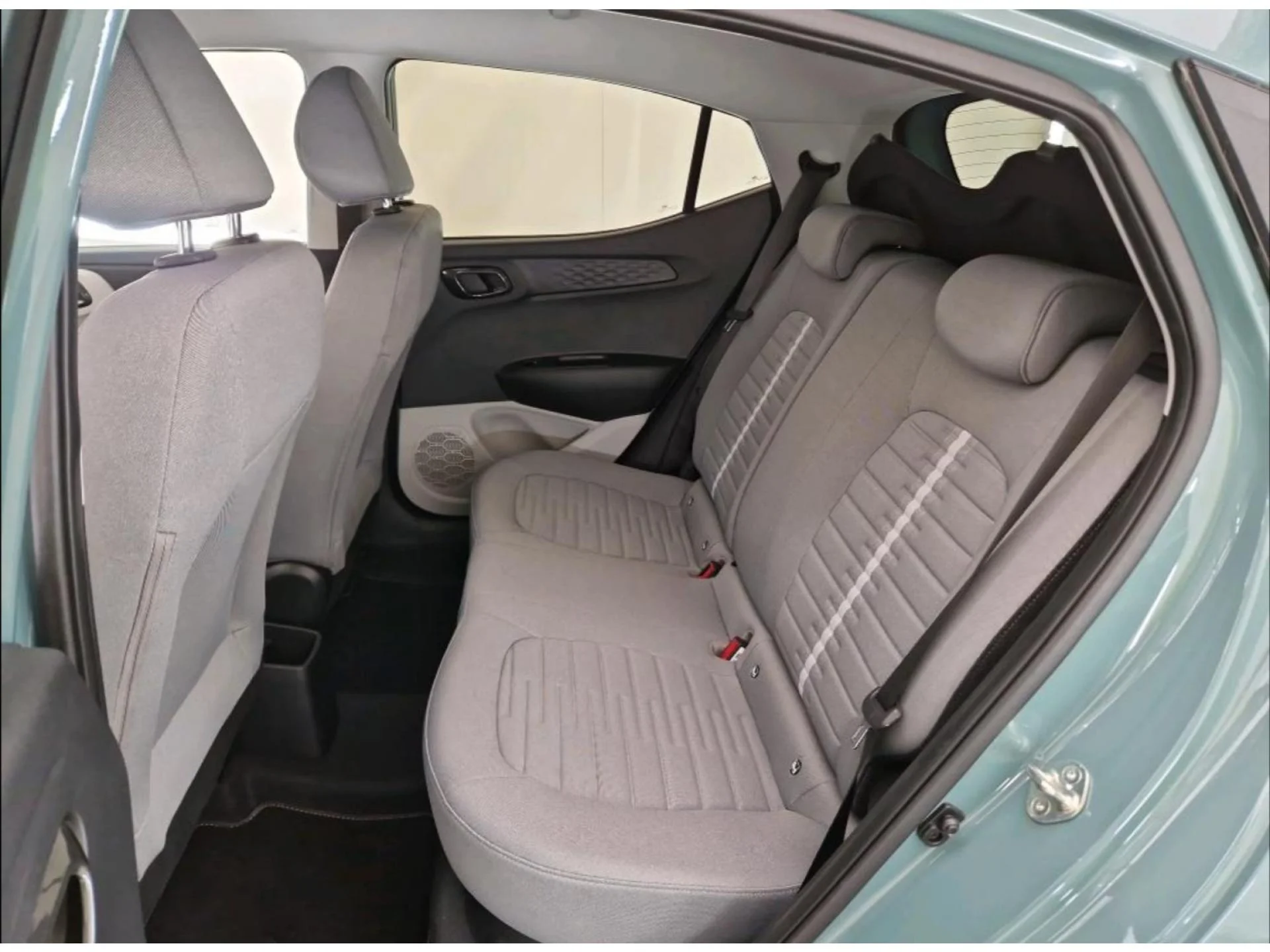HYUNDAI i10 - Miniature 16 sur 32 - Cliquer pour voir cette photo