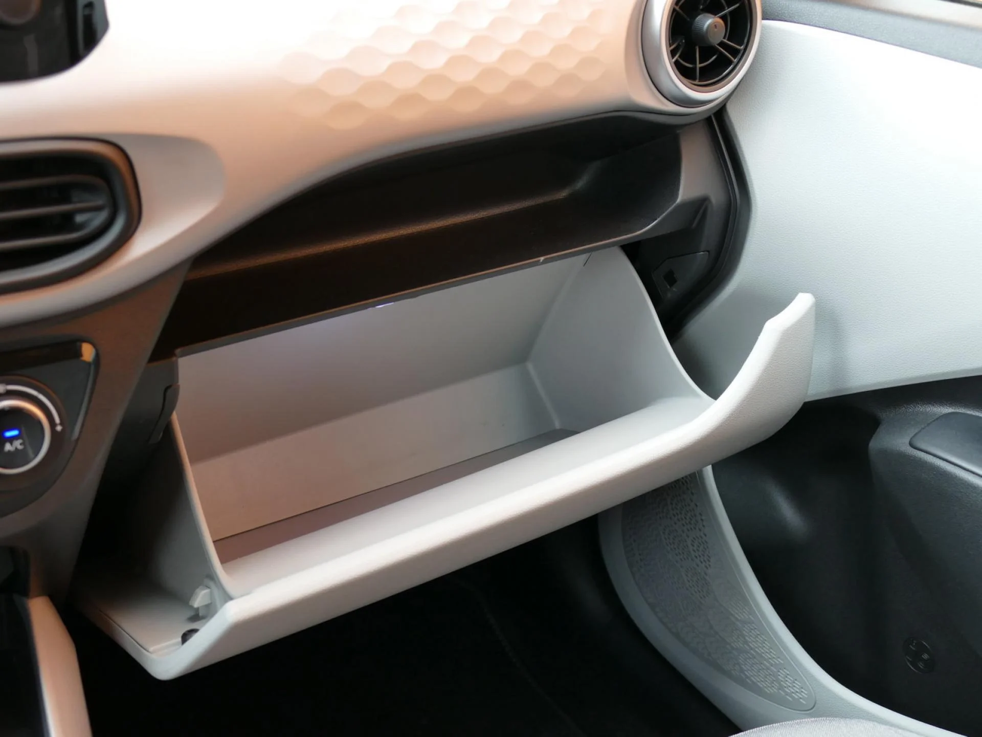 HYUNDAI i10 - Miniature 21 sur 32 - Cliquer pour voir cette photo