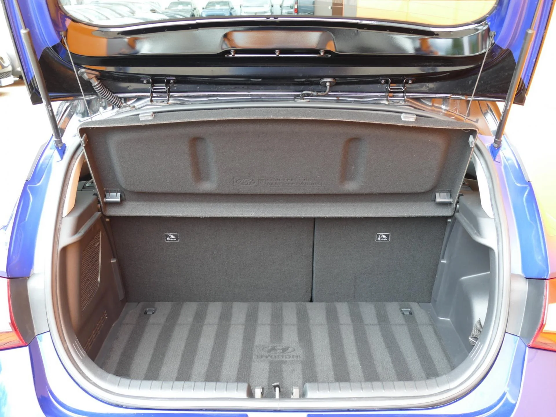 HYUNDAI i20 - Miniature 8 sur 32 - Cliquer pour voir cette photo