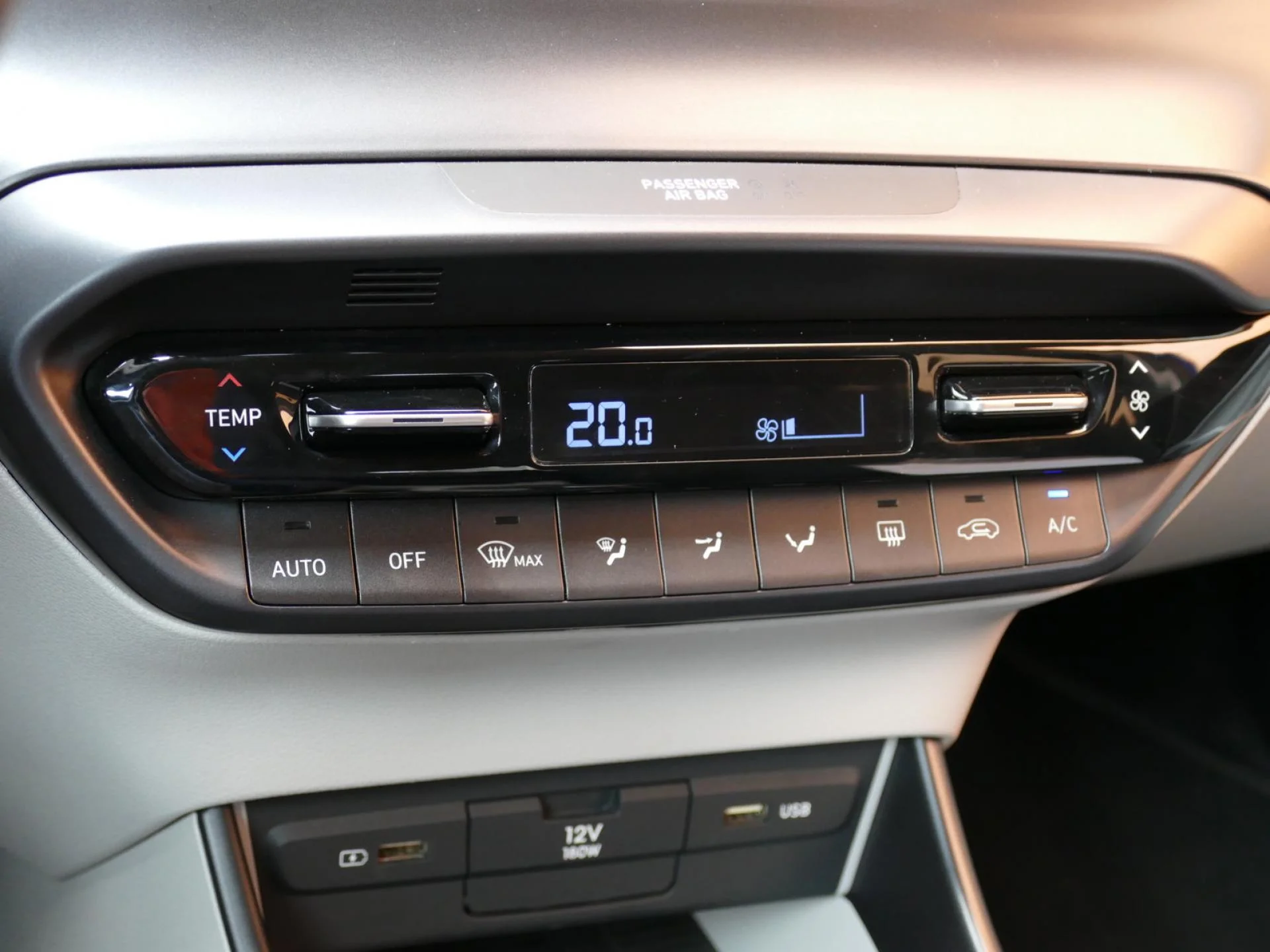 HYUNDAI i20 - Miniature 13 sur 32 - Cliquer pour voir cette photo