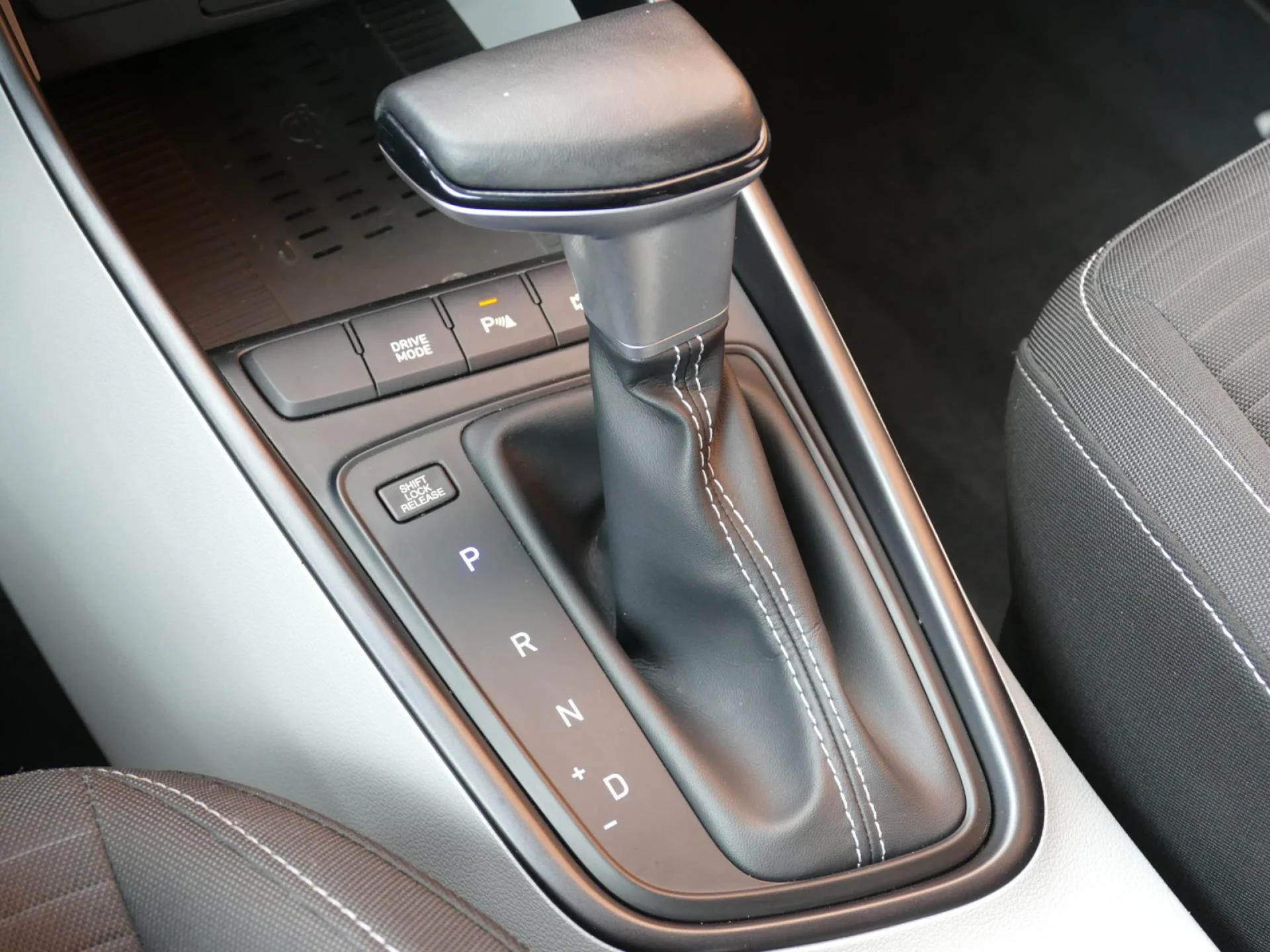 HYUNDAI i20 - Miniature 17 sur 32 - Cliquer pour voir cette photo