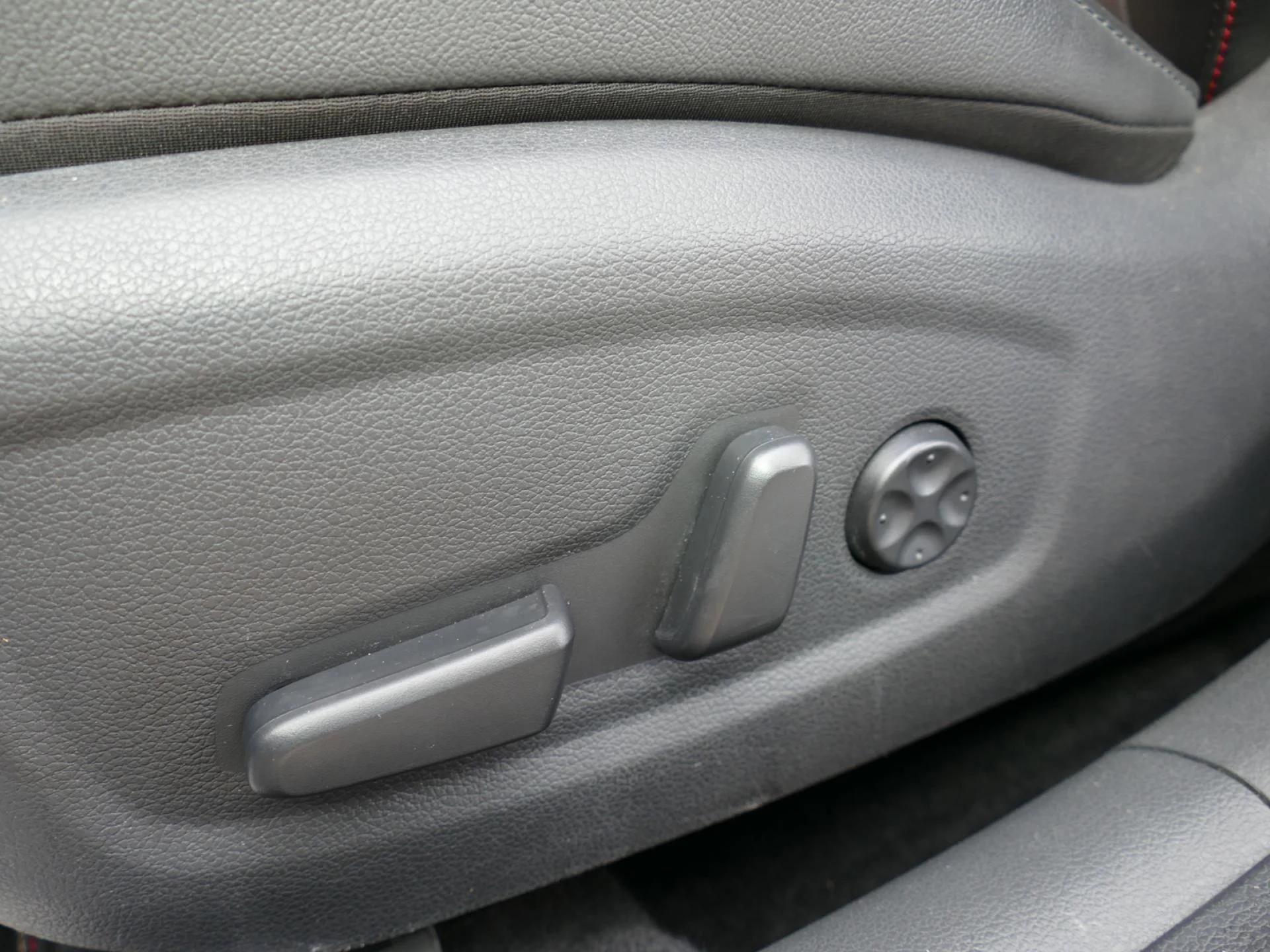 HYUNDAI i30 - Miniature 20 sur 35 - Cliquer pour voir cette photo