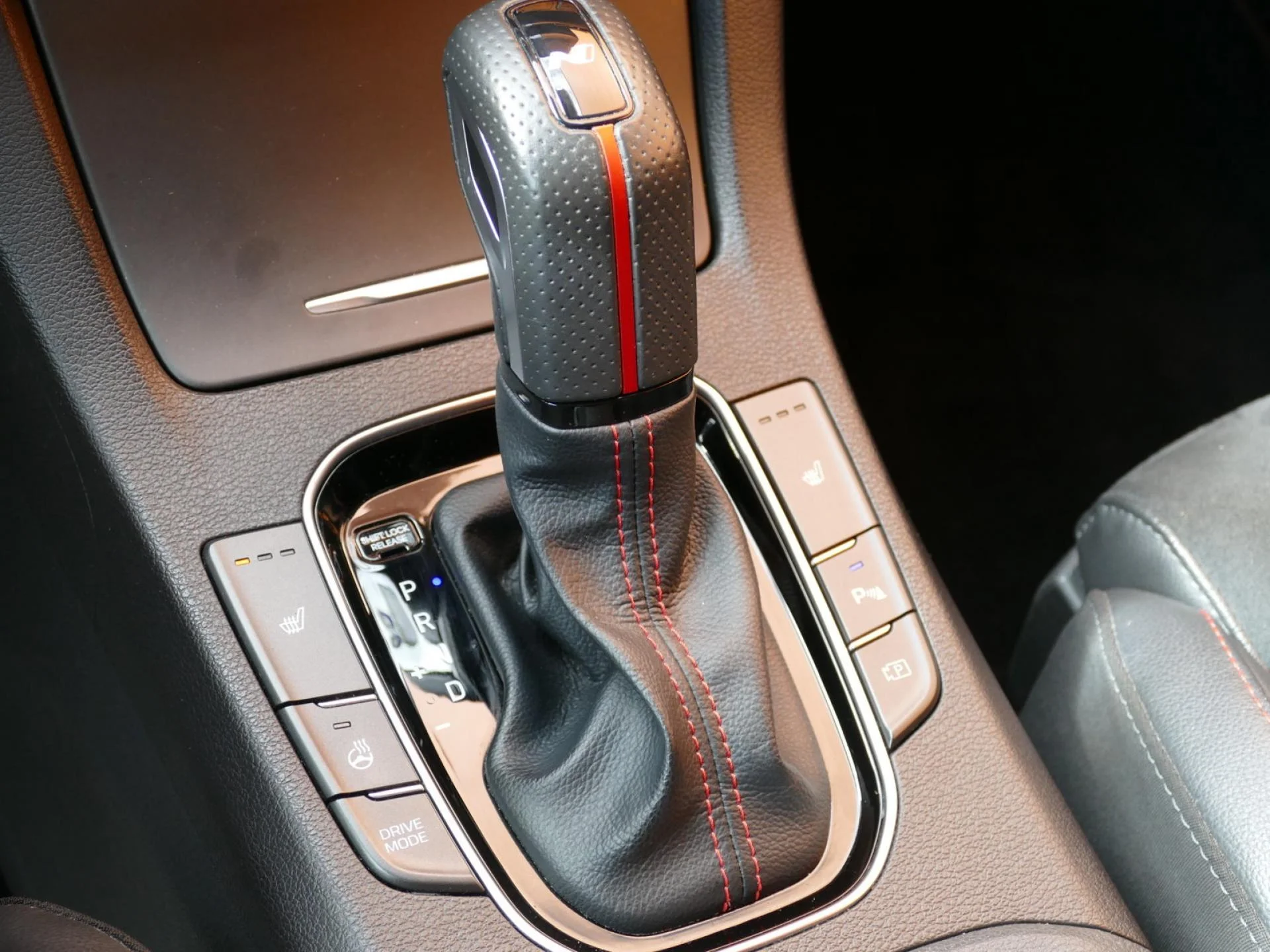 HYUNDAI i30 - Miniature 18 sur 35 - Cliquer pour voir cette photo