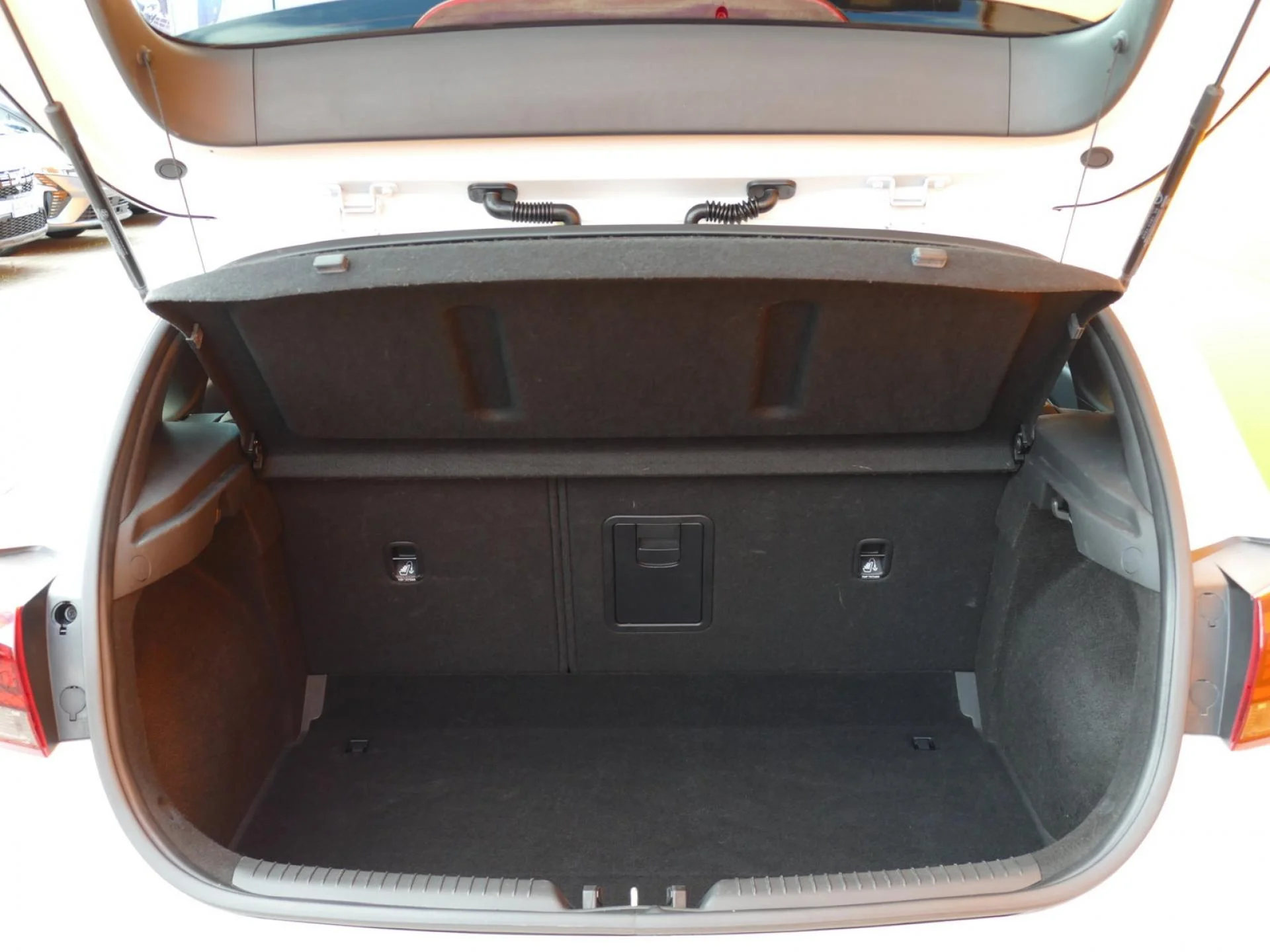 HYUNDAI i30 - Miniature 8 sur 35 - Cliquer pour voir cette photo