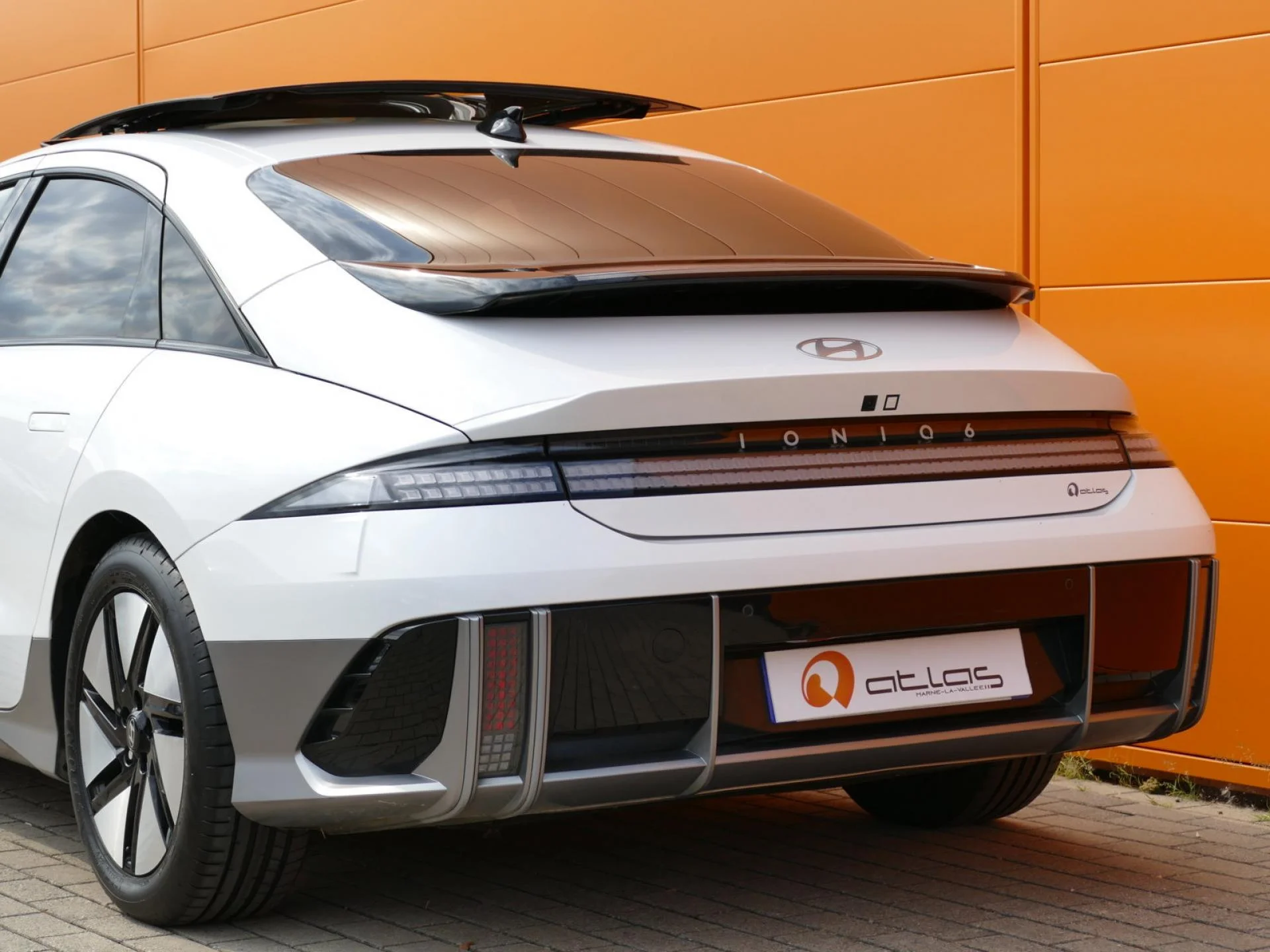 HYUNDAI IONIQ 6 - Miniature 33 sur 36 - Cliquer pour voir cette photo