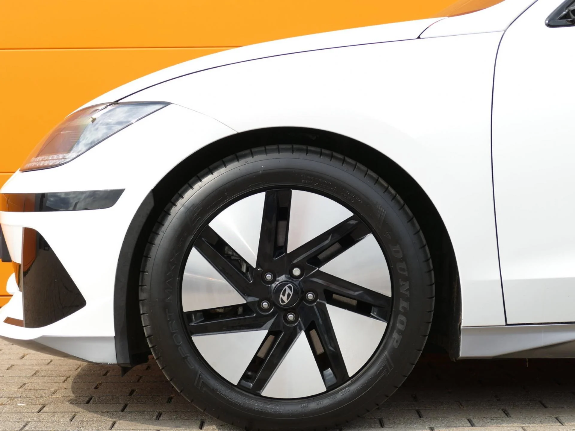 HYUNDAI IONIQ 6 - Miniature 34 sur 36 - Cliquer pour voir cette photo