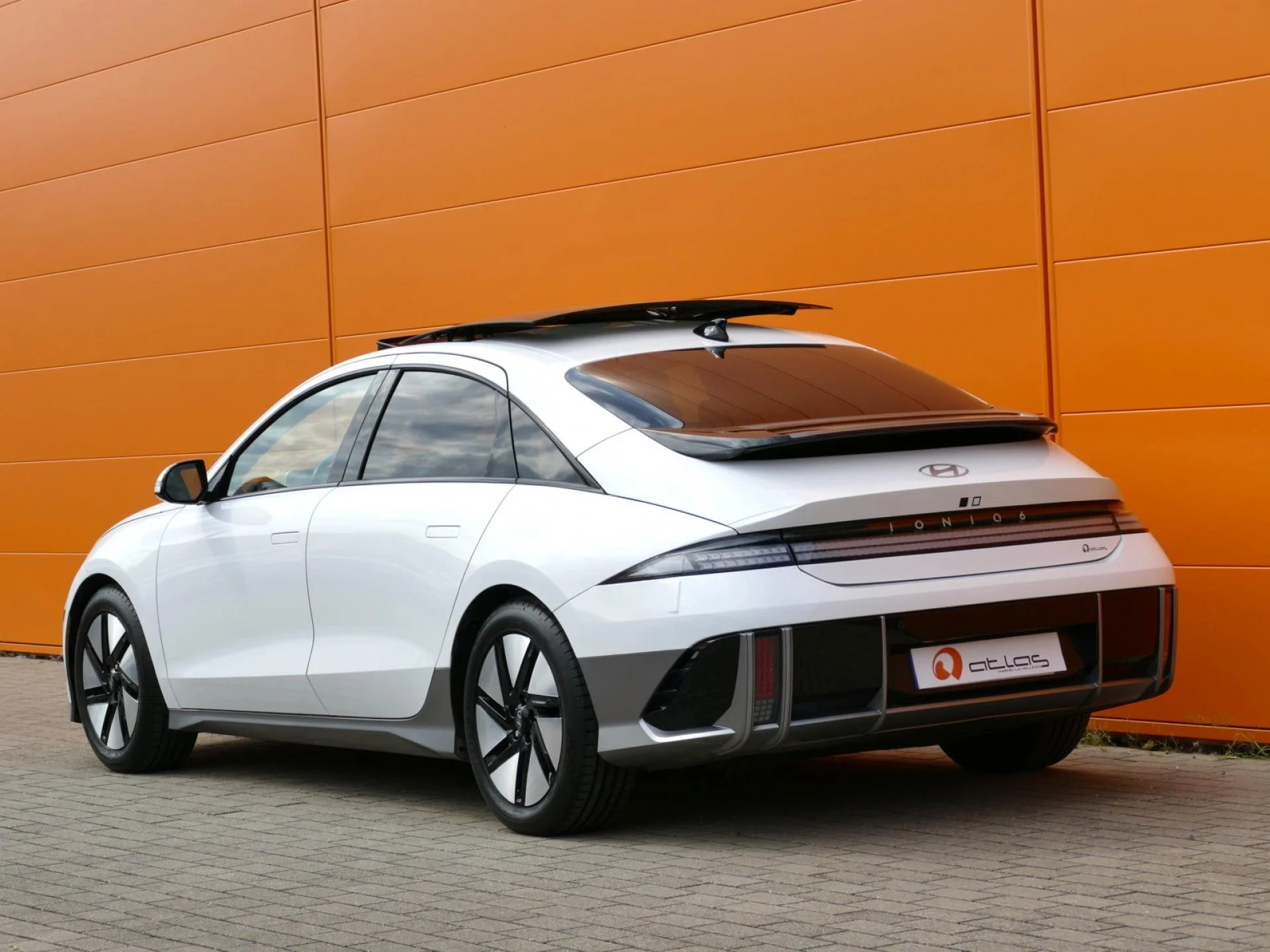 HYUNDAI IONIQ 6 - Miniature 4 sur 36 - Cliquer pour voir cette photo