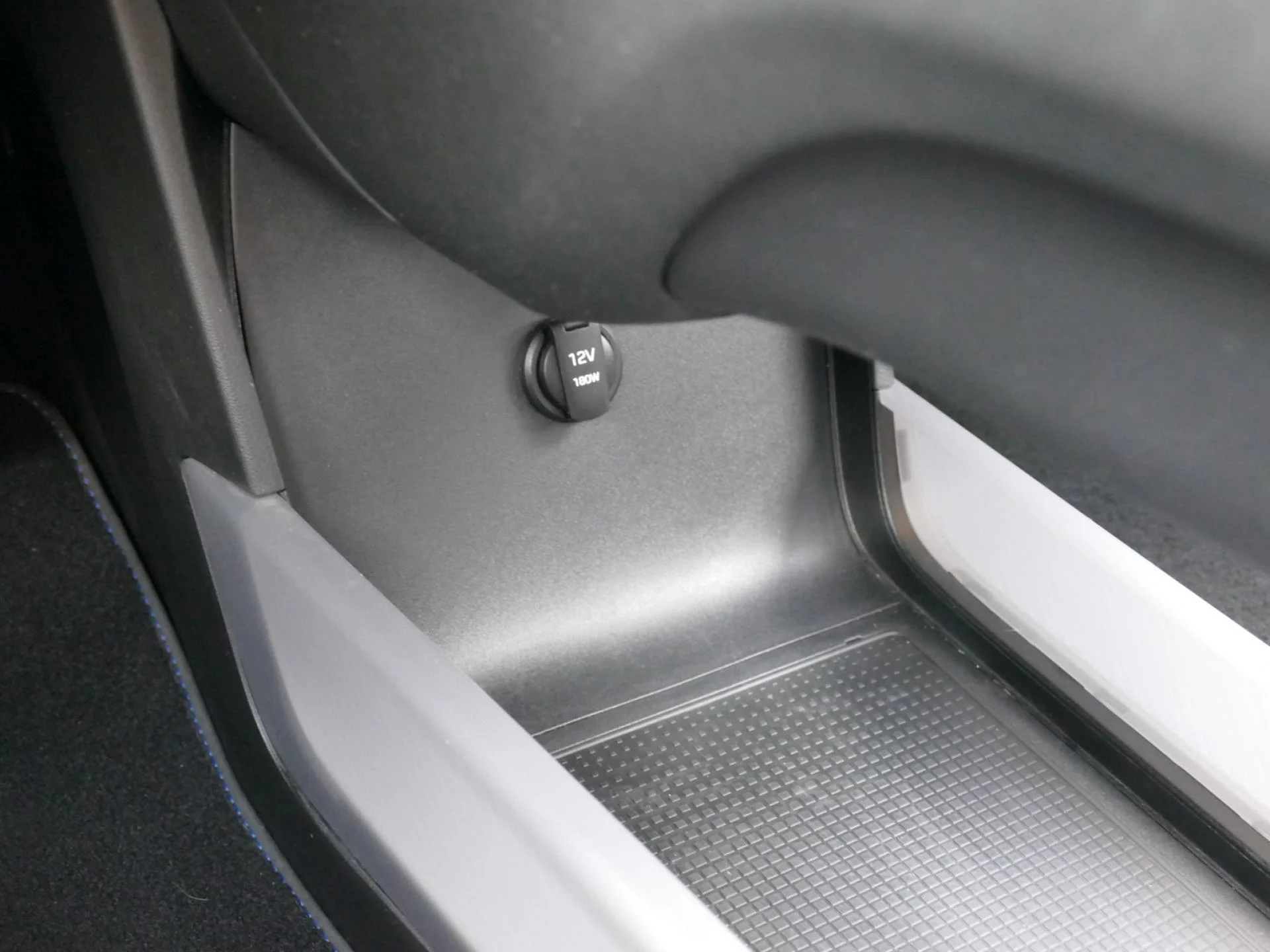 HYUNDAI IONIQ 6 - Miniature 24 sur 36 - Cliquer pour voir cette photo