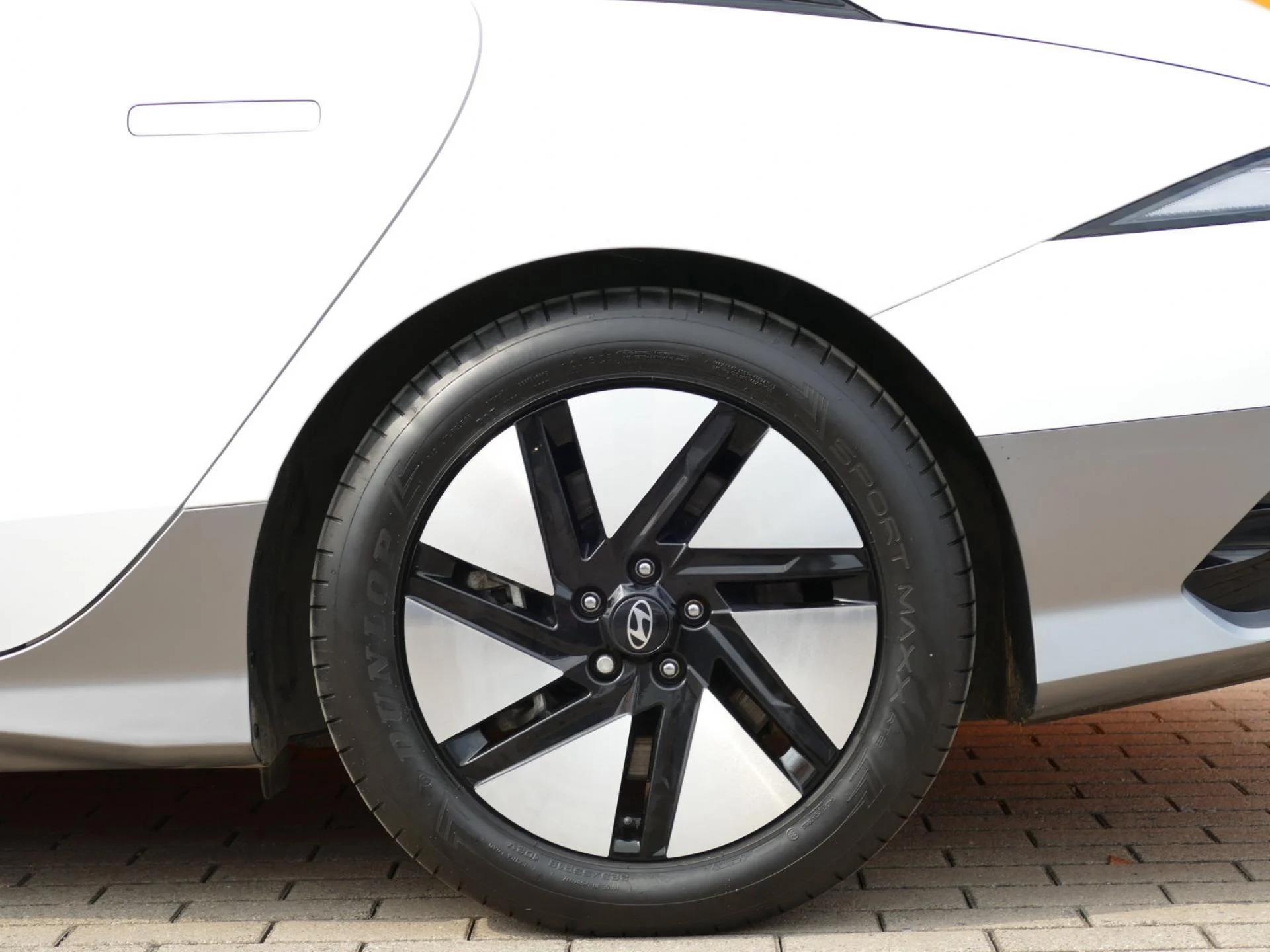 HYUNDAI IONIQ 6 - Miniature 35 sur 36 - Cliquer pour voir cette photo