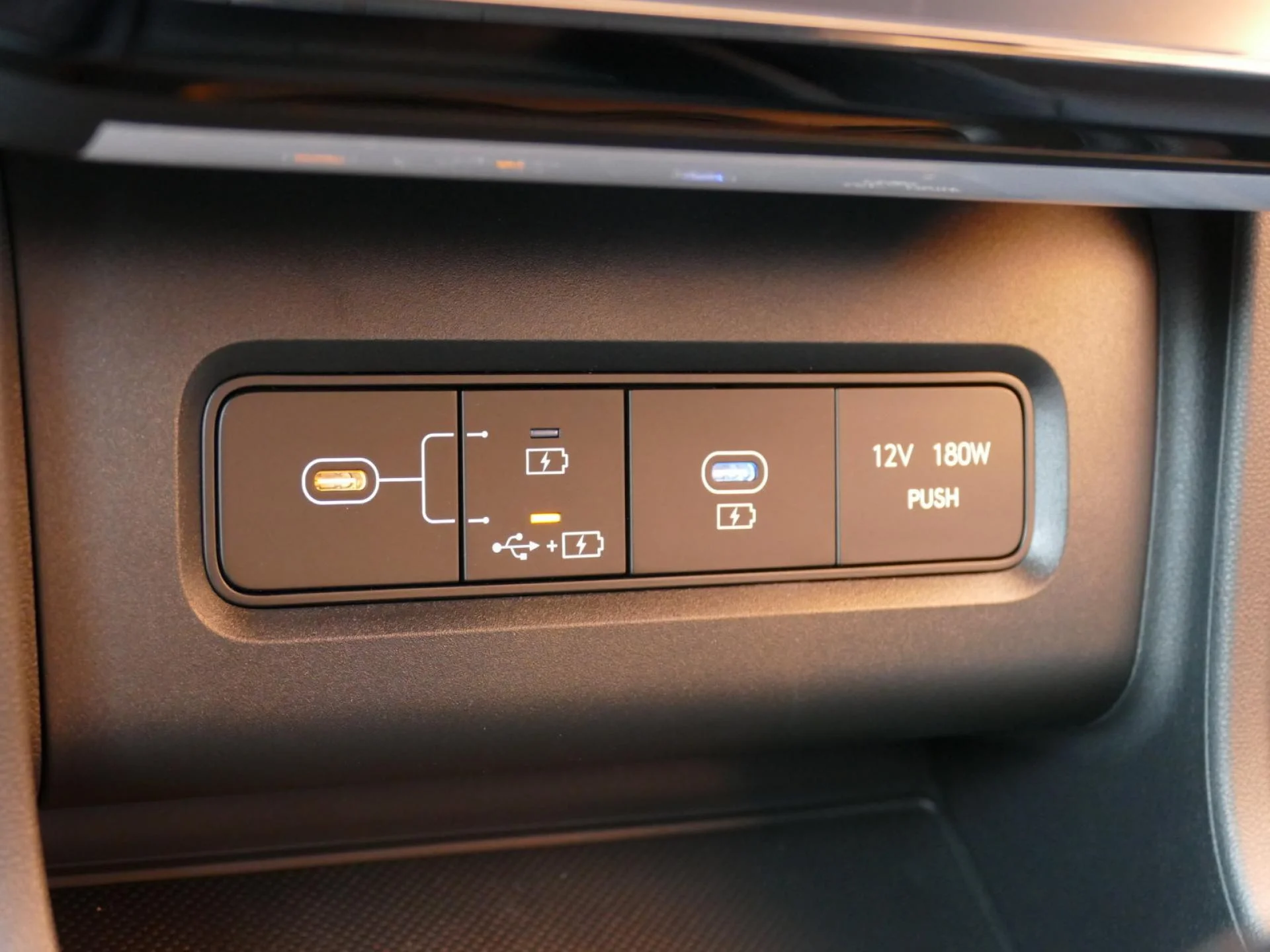 HYUNDAI TUCSON - Miniature 19 sur 32 - Cliquer pour voir cette photo