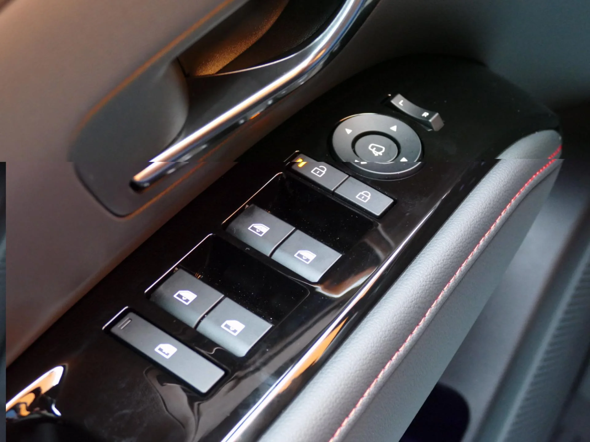 HYUNDAI TUCSON - Miniature 28 sur 38 - Cliquer pour voir cette photo
