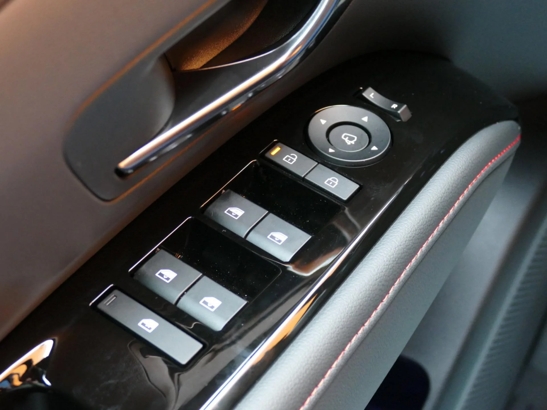 HYUNDAI TUCSON - Miniature 33 sur 36 - Cliquer pour voir cette photo