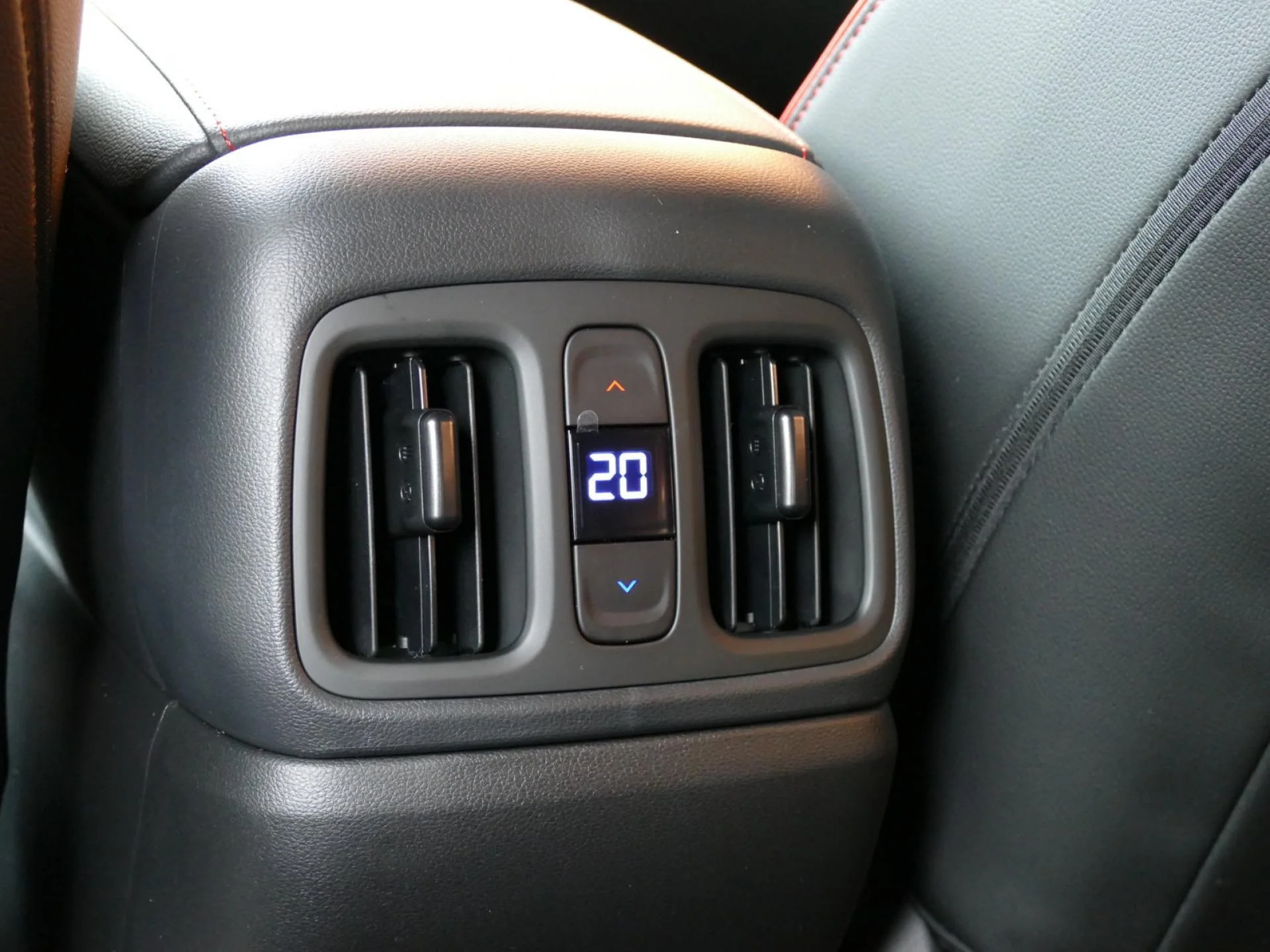 HYUNDAI TUCSON - Miniature 31 sur 36 - Cliquer pour voir cette photo
