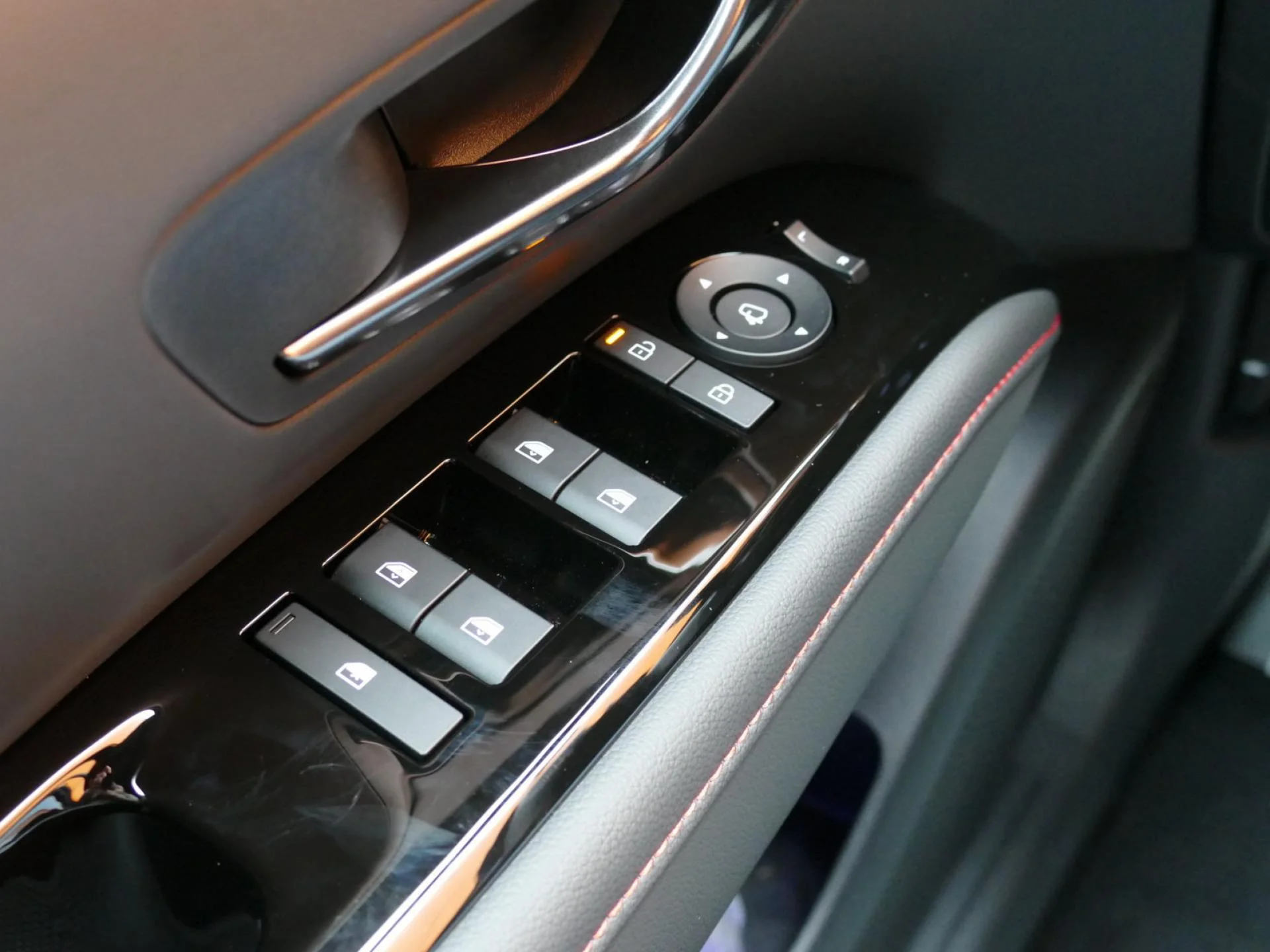 HYUNDAI TUCSON - Miniature 28 sur 39 - Cliquer pour voir cette photo