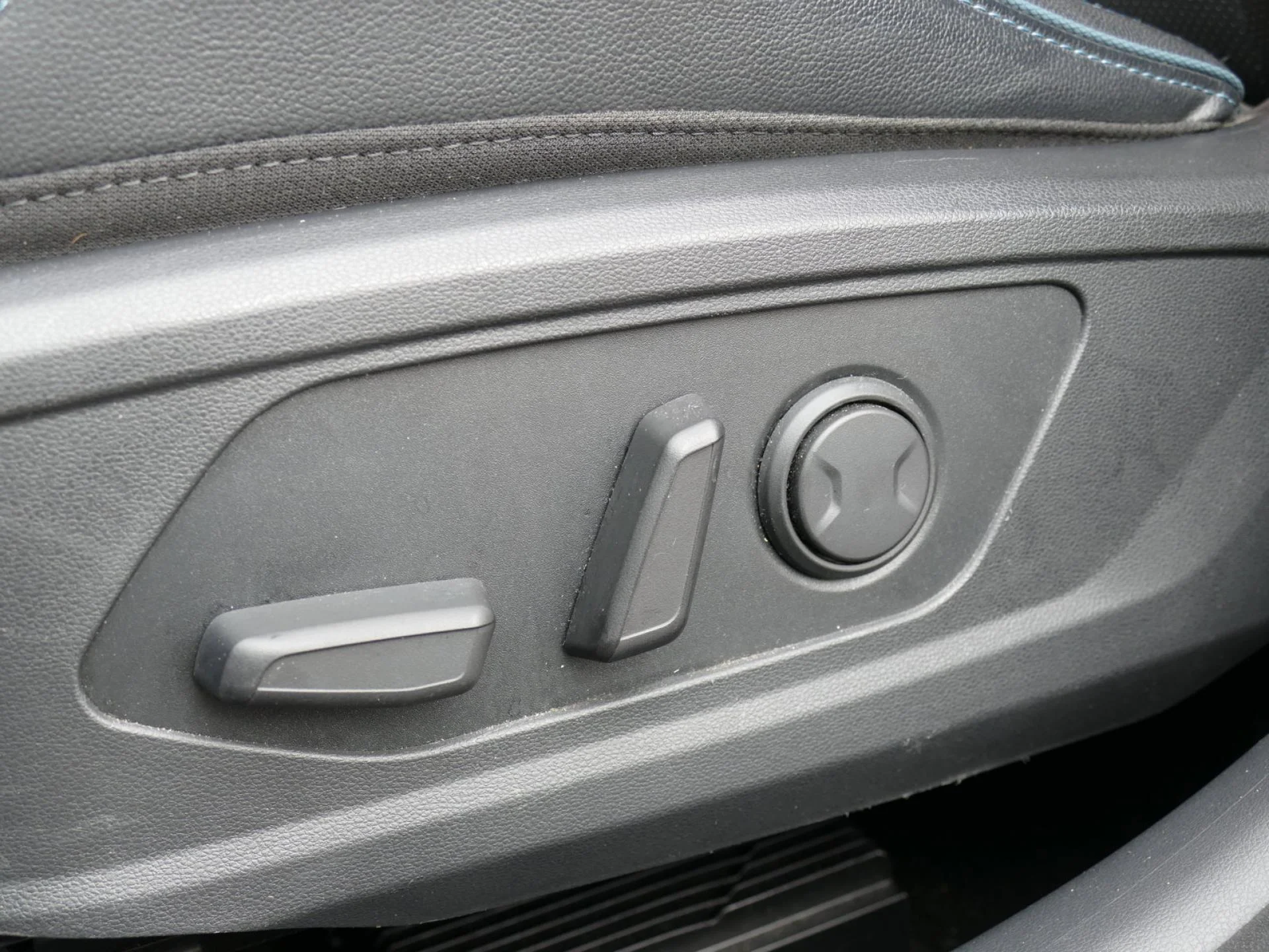 HYUNDAI TUCSON - Miniature 23 sur 37 - Cliquer pour voir cette photo