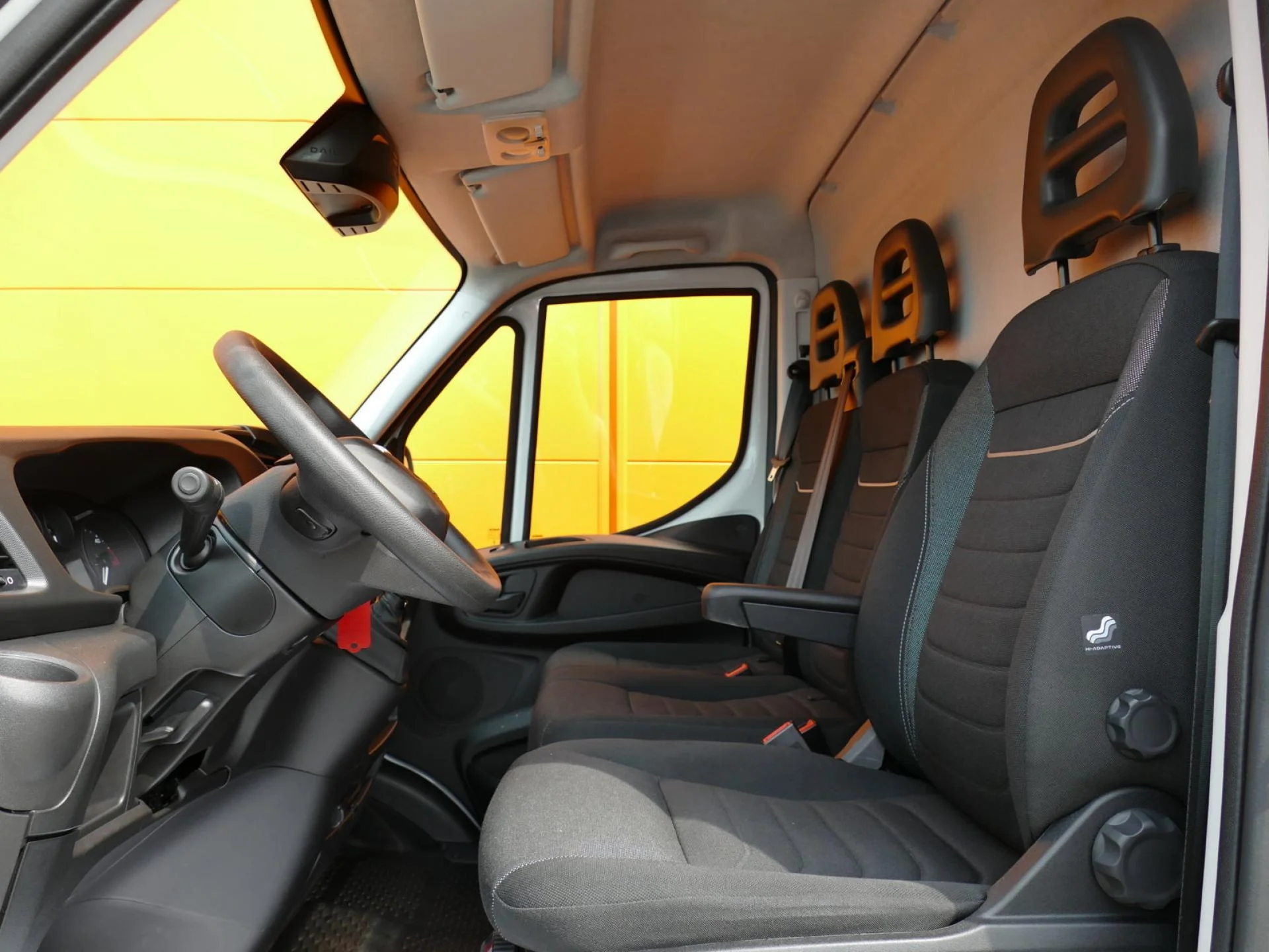 IVECO DAILY - Miniature 6 sur 25 - Cliquer pour voir cette photo