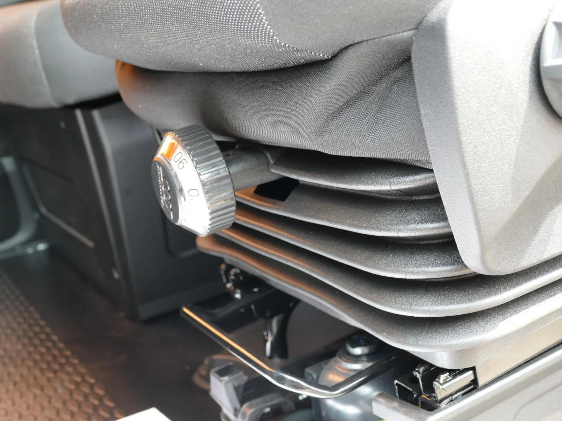 IVECO DAILY - Miniature 13 sur 25 - Cliquer pour voir cette photo