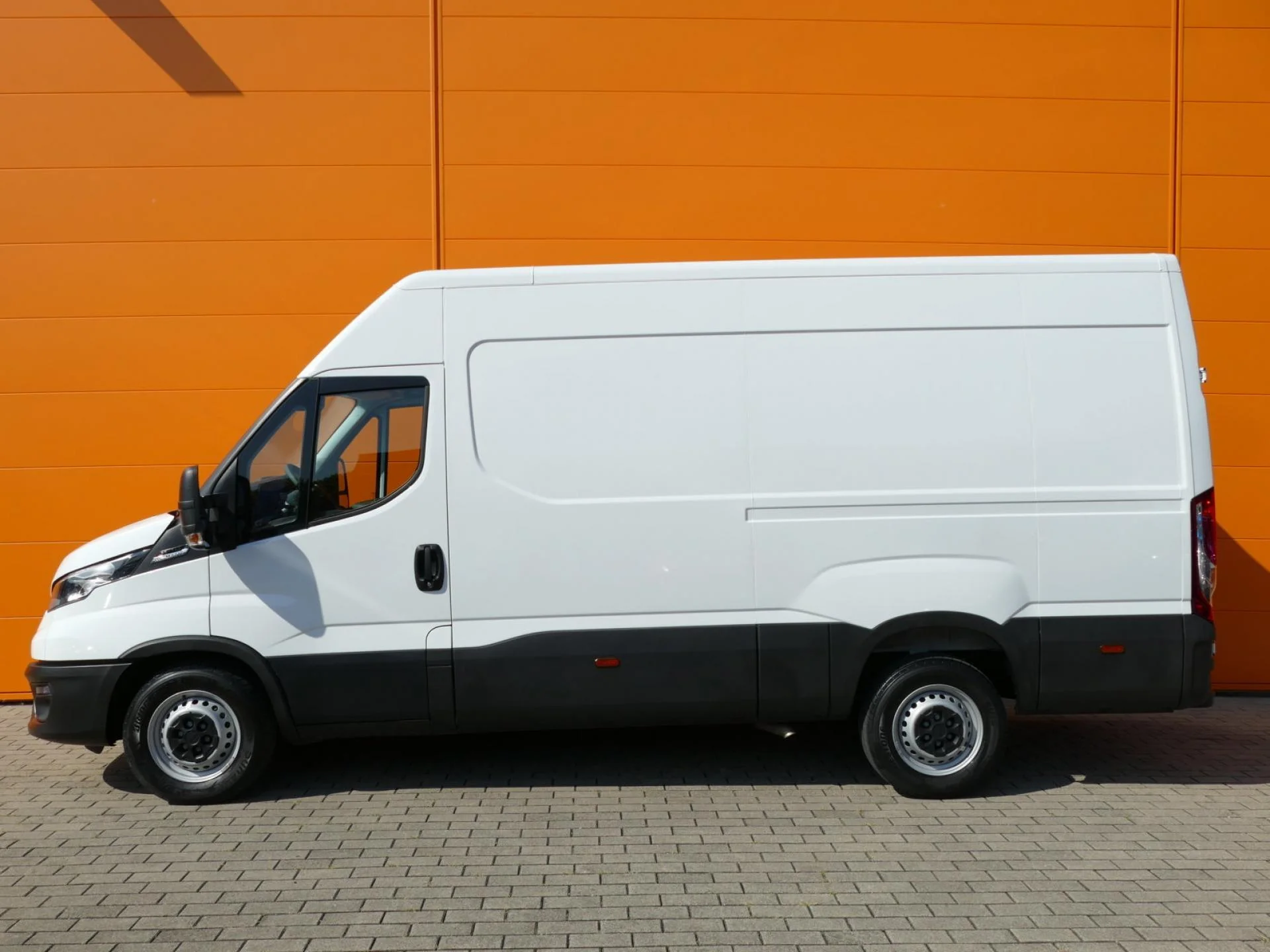 IVECO DAILY - Miniature 3 sur 25 - Cliquer pour voir cette photo