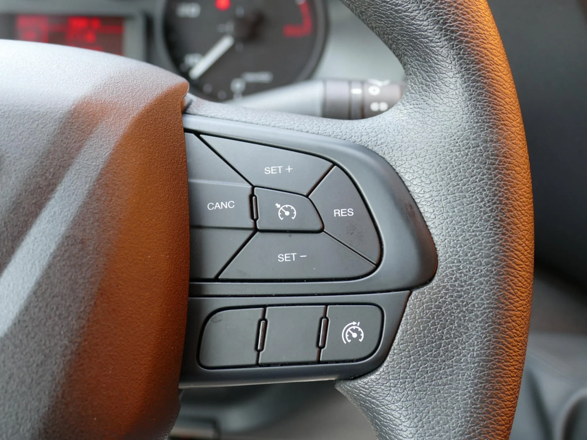 IVECO DAILY - Miniature 15 sur 32 - Cliquer pour voir cette photo