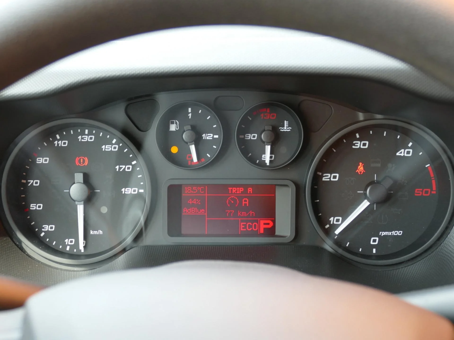 IVECO DAILY - Miniature 14 sur 32 - Cliquer pour voir cette photo