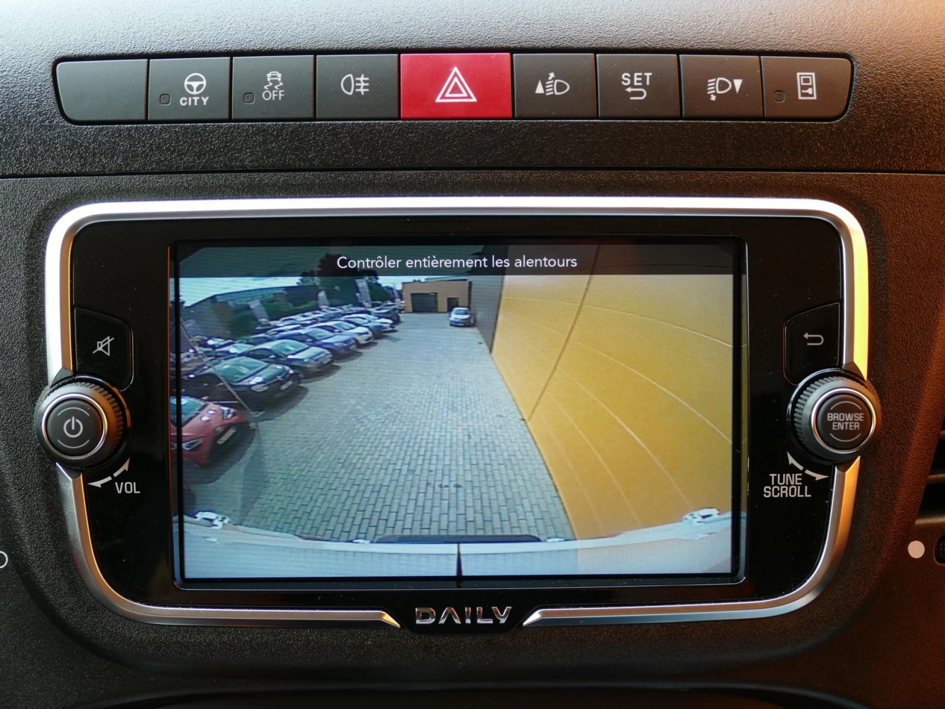IVECO DAILY - Miniature 10 sur 32 - Cliquer pour voir cette photo