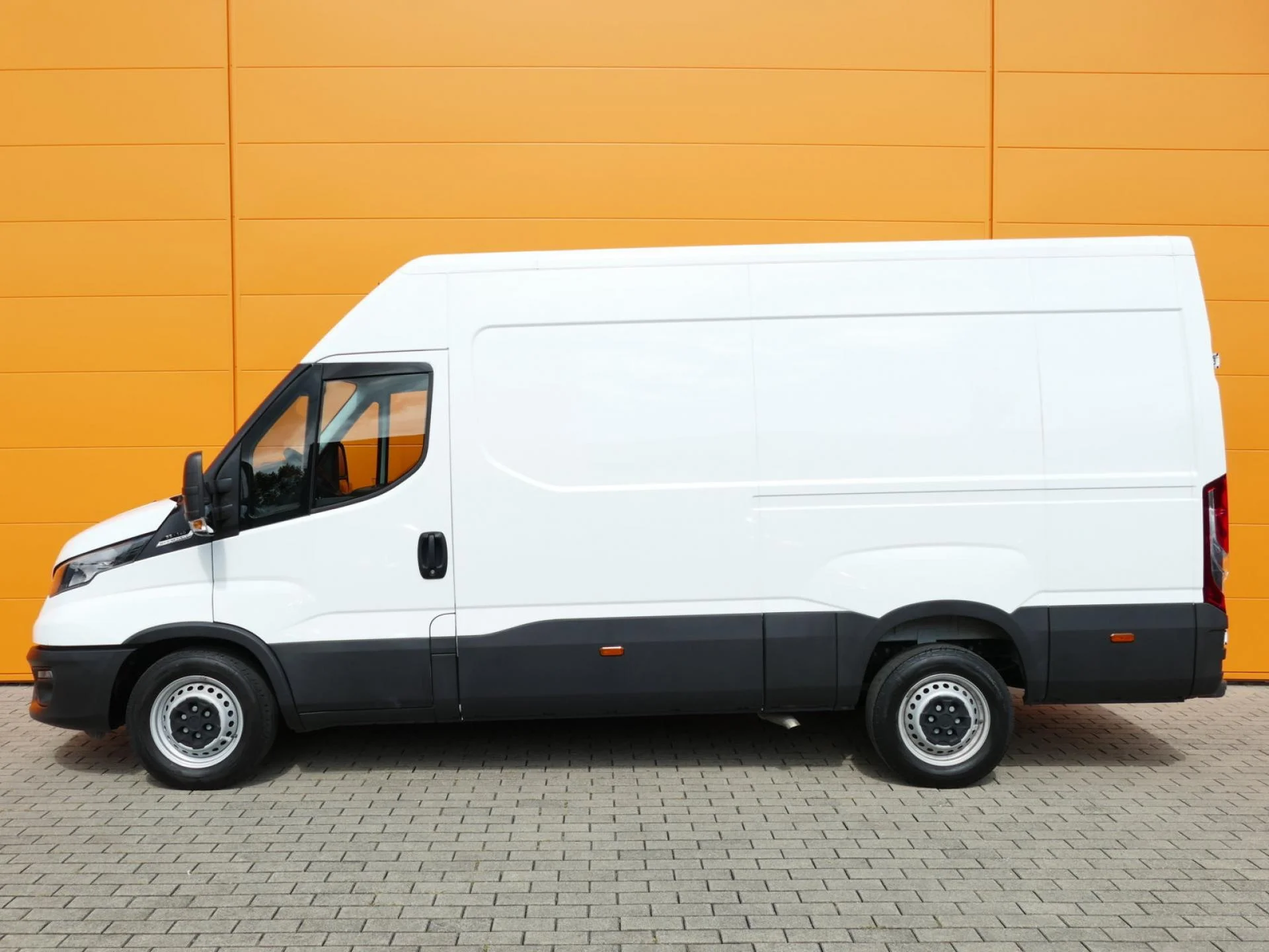 IVECO DAILY - Miniature 3 sur 31 - Cliquer pour voir cette photo