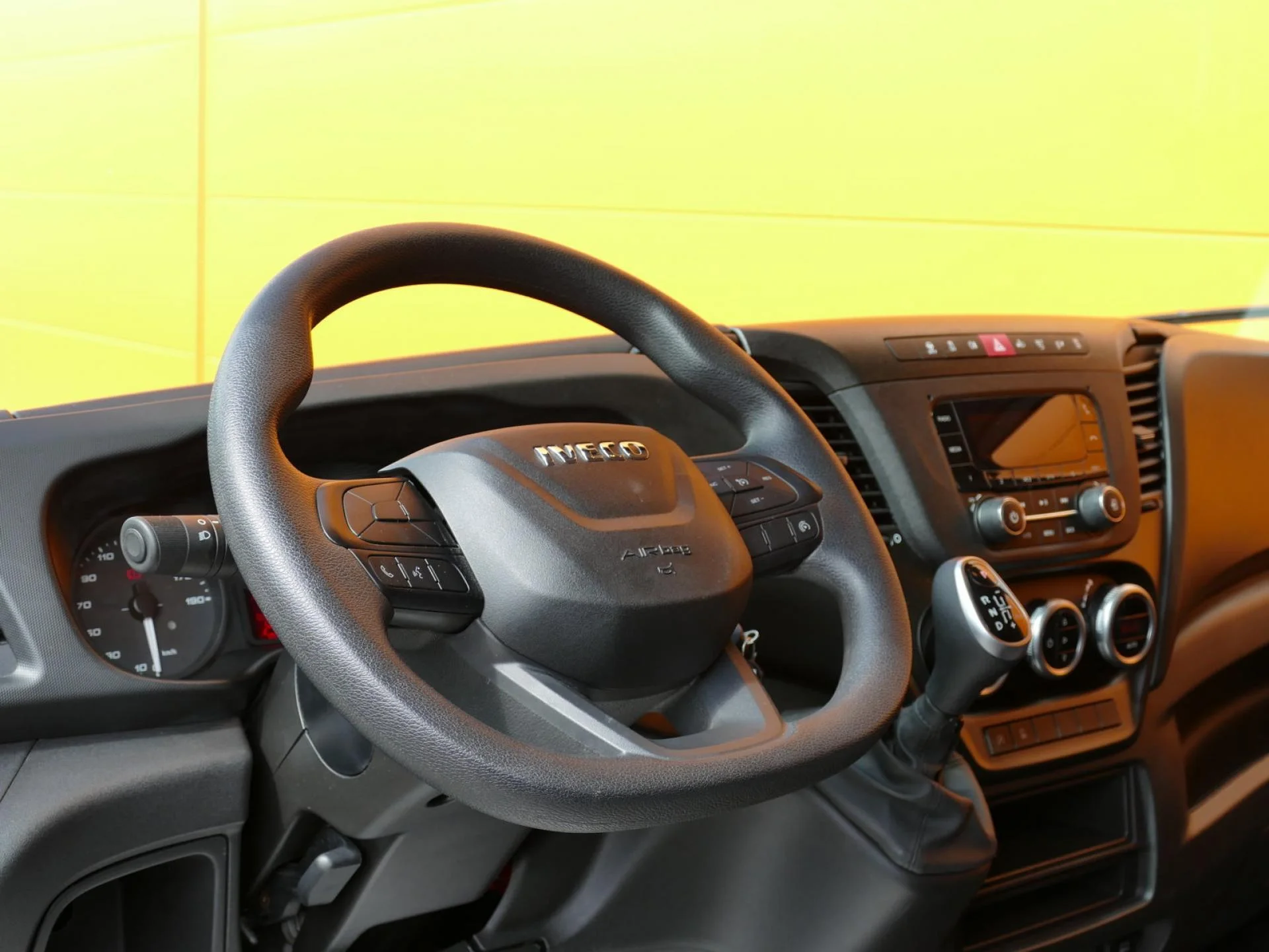 IVECO DAILY - Miniature 12 sur 31 - Cliquer pour voir cette photo