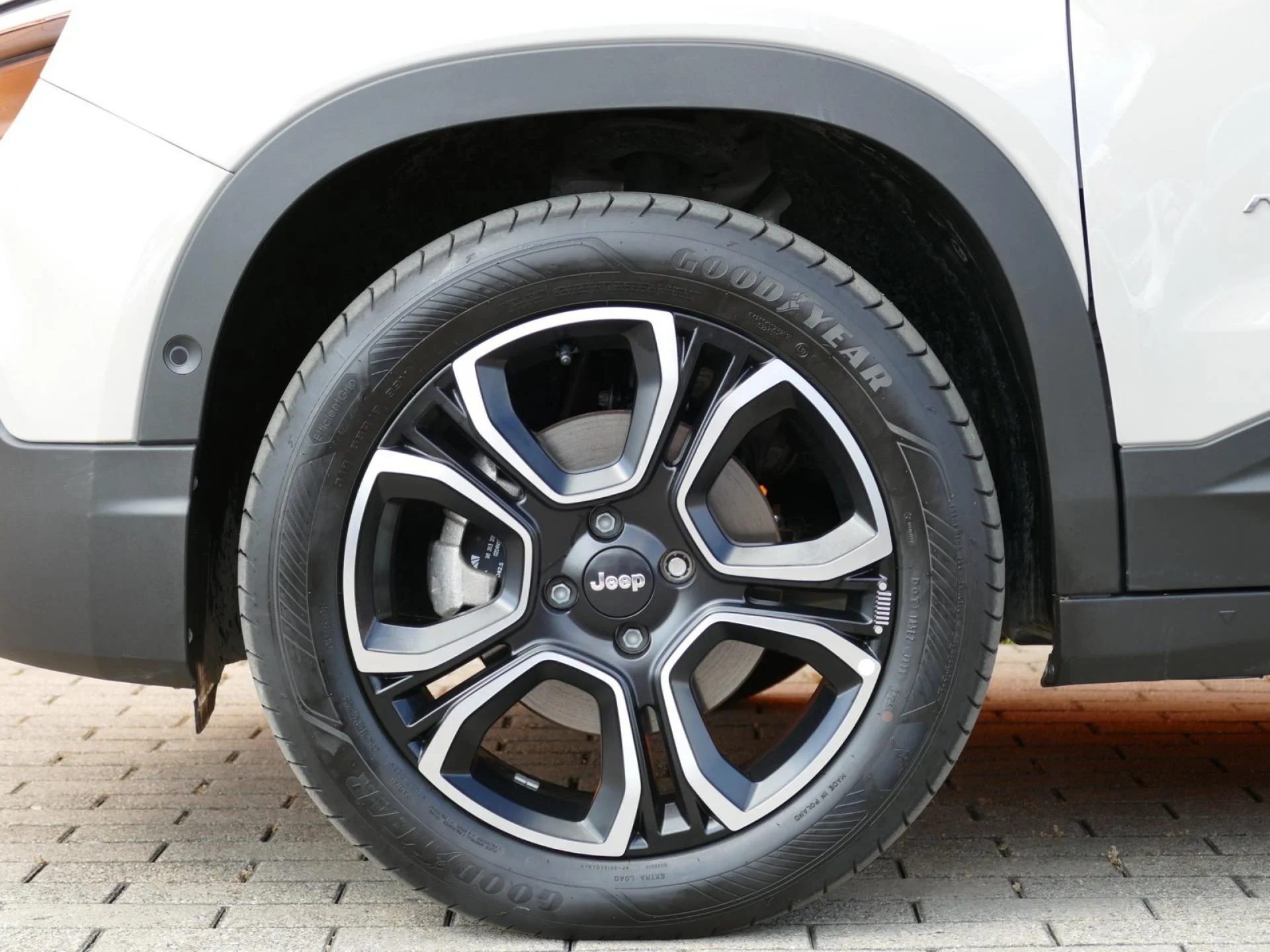 JEEP AVENGER - Miniature 32 sur 33 - Cliquer pour voir cette photo