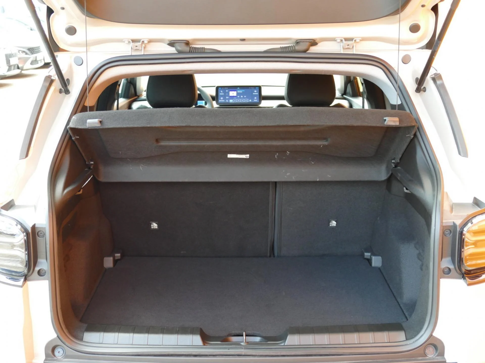 JEEP AVENGER - Miniature 8 sur 33 - Cliquer pour voir cette photo