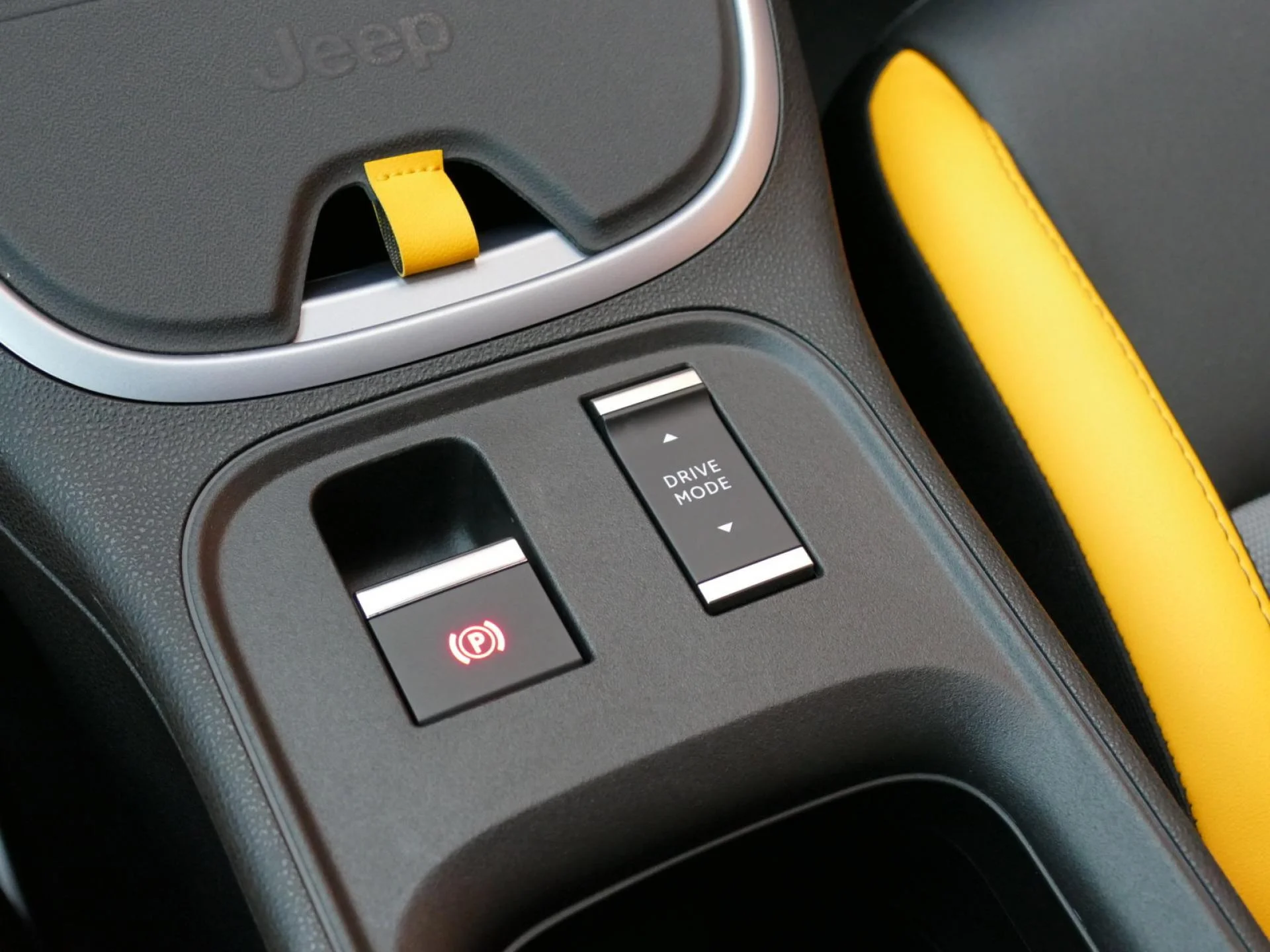 JEEP AVENGER - Miniature 24 sur 38 - Cliquer pour voir cette photo
