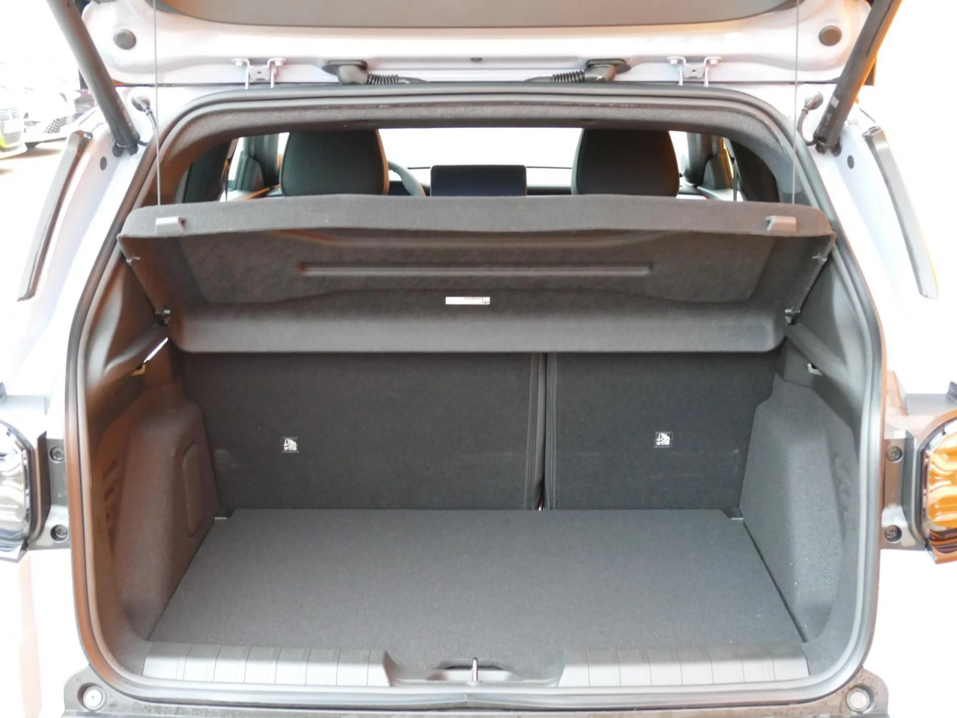JEEP AVENGER - Miniature 8 sur 37 - Cliquer pour voir cette photo