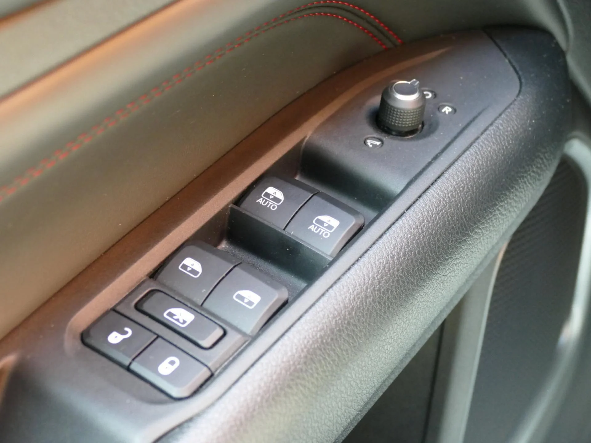 JEEP COMPASS - Miniature 23 sur 34 - Cliquer pour voir cette photo