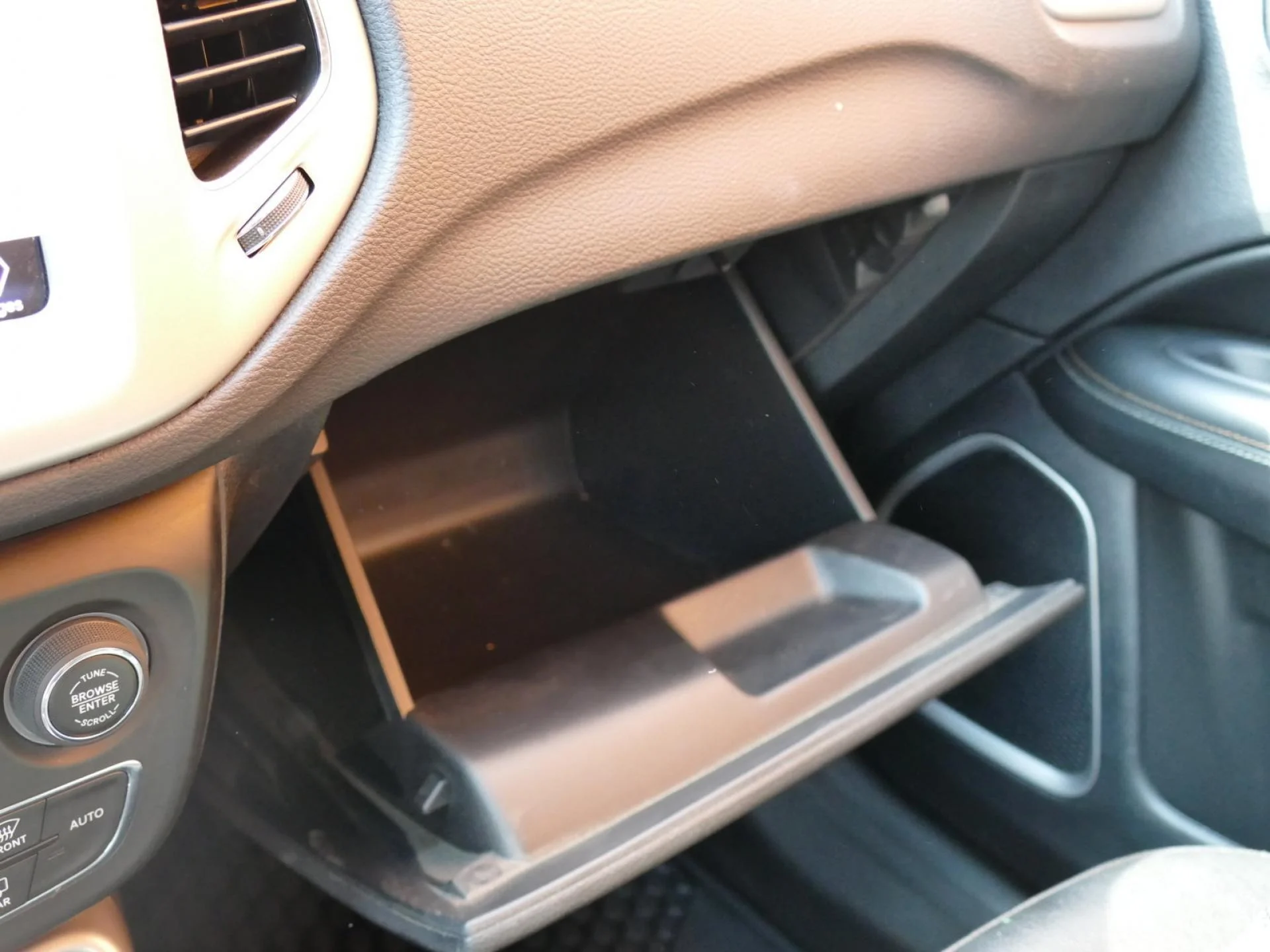 JEEP COMPASS - Miniature 26 sur 35 - Cliquer pour voir cette photo