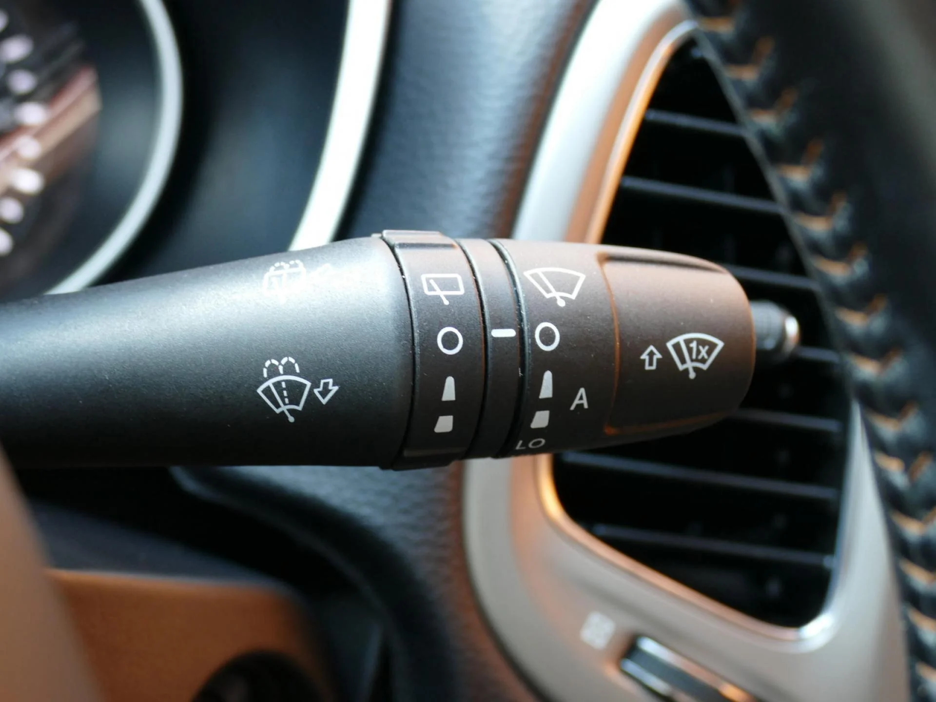 JEEP COMPASS - Miniature 29 sur 35 - Cliquer pour voir cette photo