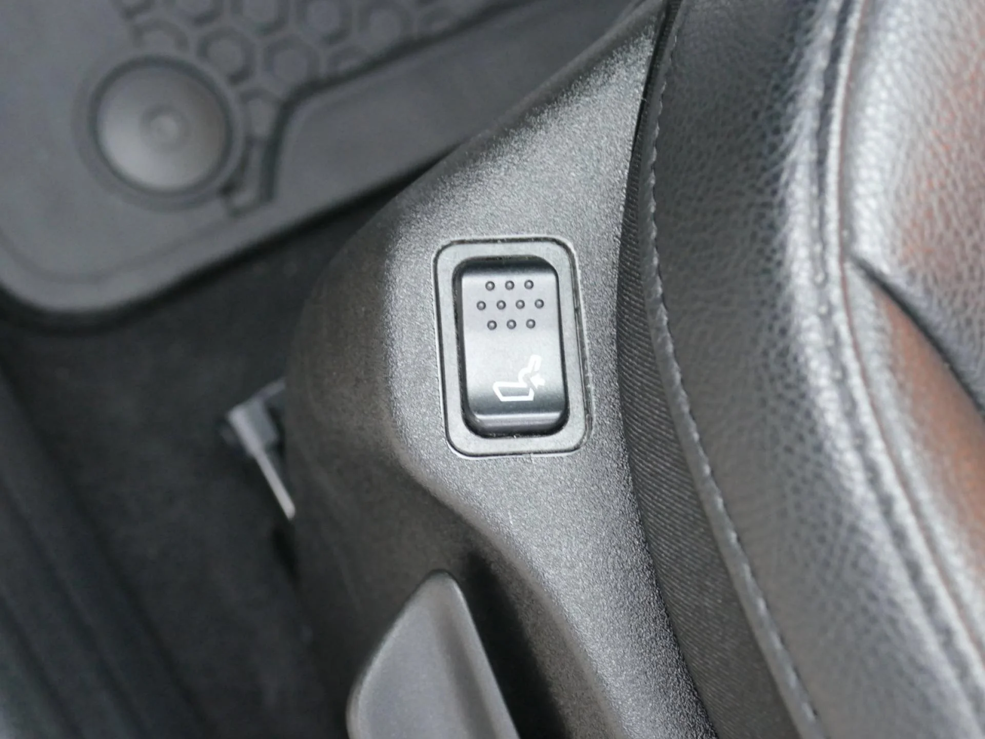 JEEP COMPASS - Miniature 23 sur 39 - Cliquer pour voir cette photo
